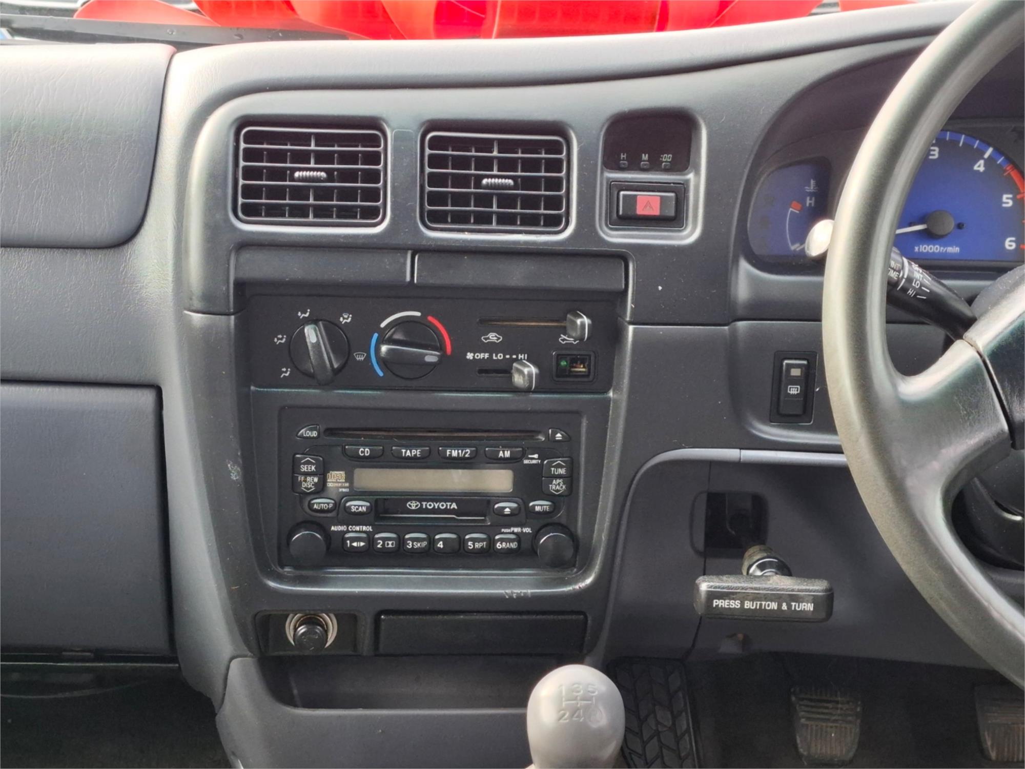 2005 TOYOTA HILUX KUN26R SR5 (4x4) 5 SP MANUAL DUAL CAB P/UP