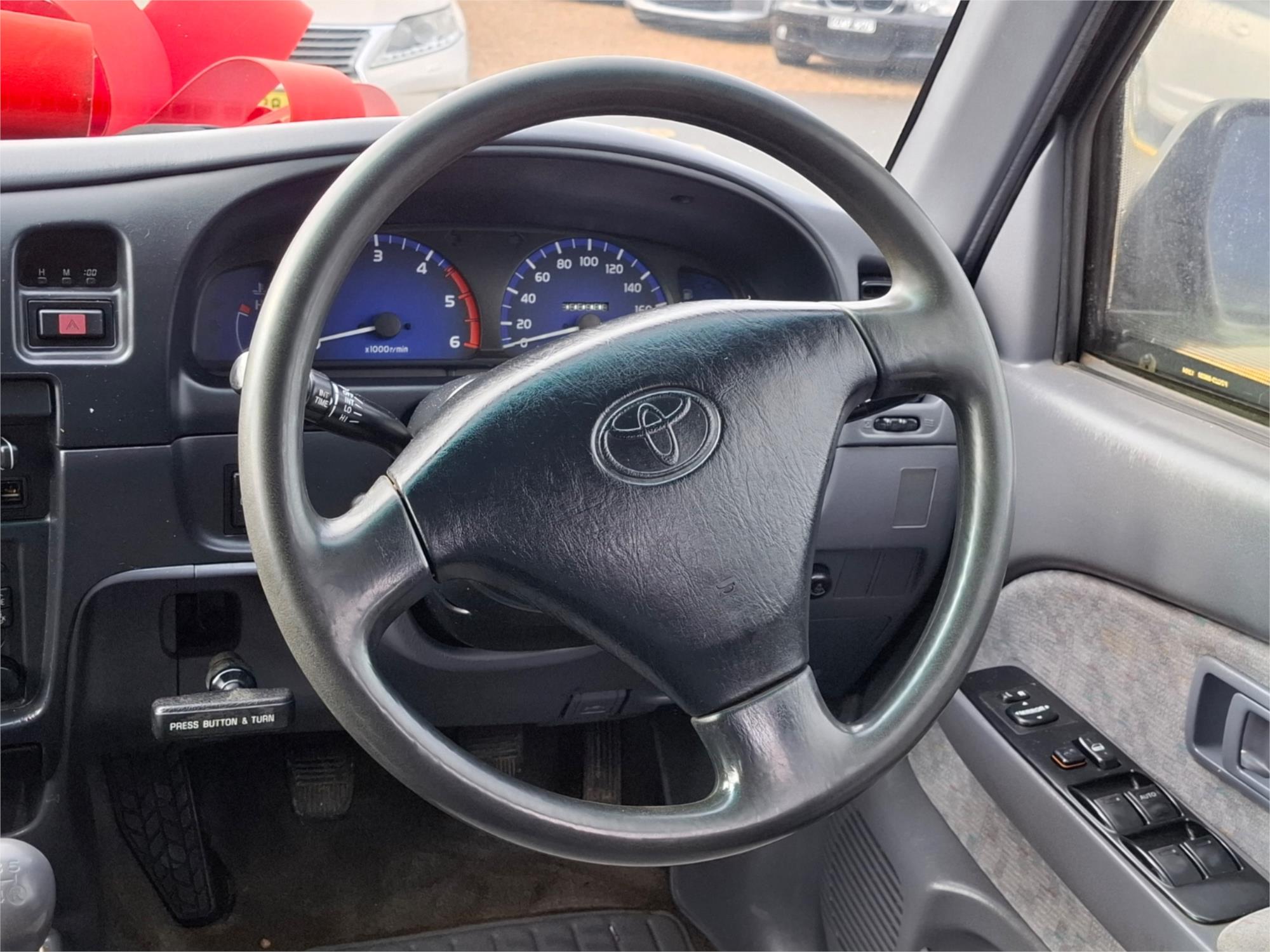 2005 TOYOTA HILUX KUN26R SR5 (4x4) 5 SP MANUAL DUAL CAB P/UP