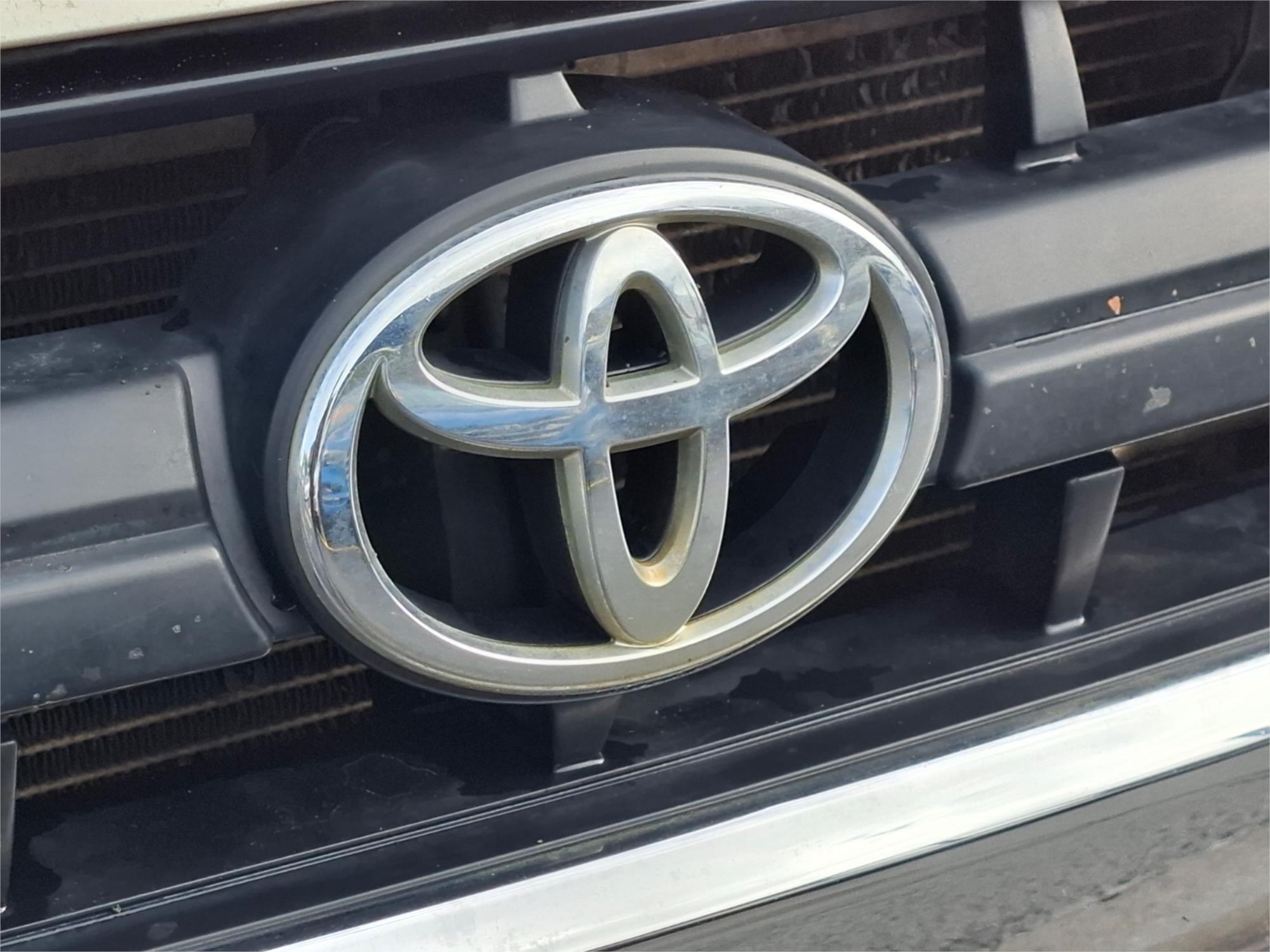 2005 TOYOTA HILUX KUN26R SR5 (4x4) 5 SP MANUAL DUAL CAB P/UP
