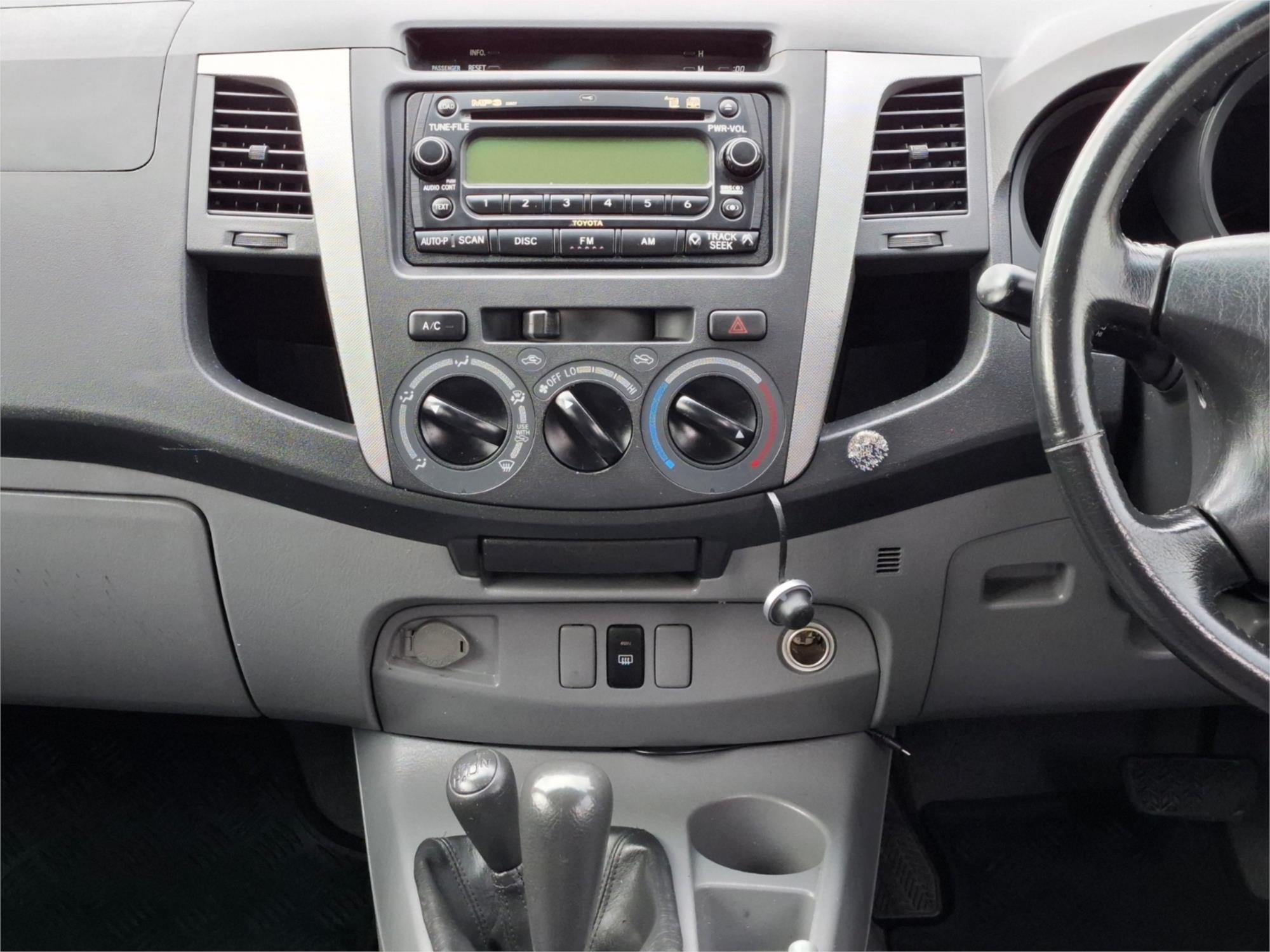 2005 TOYOTA HILUX GGN25R SR5 (4x4) 5 SP AUTOMATIC DUAL CAB P/UP