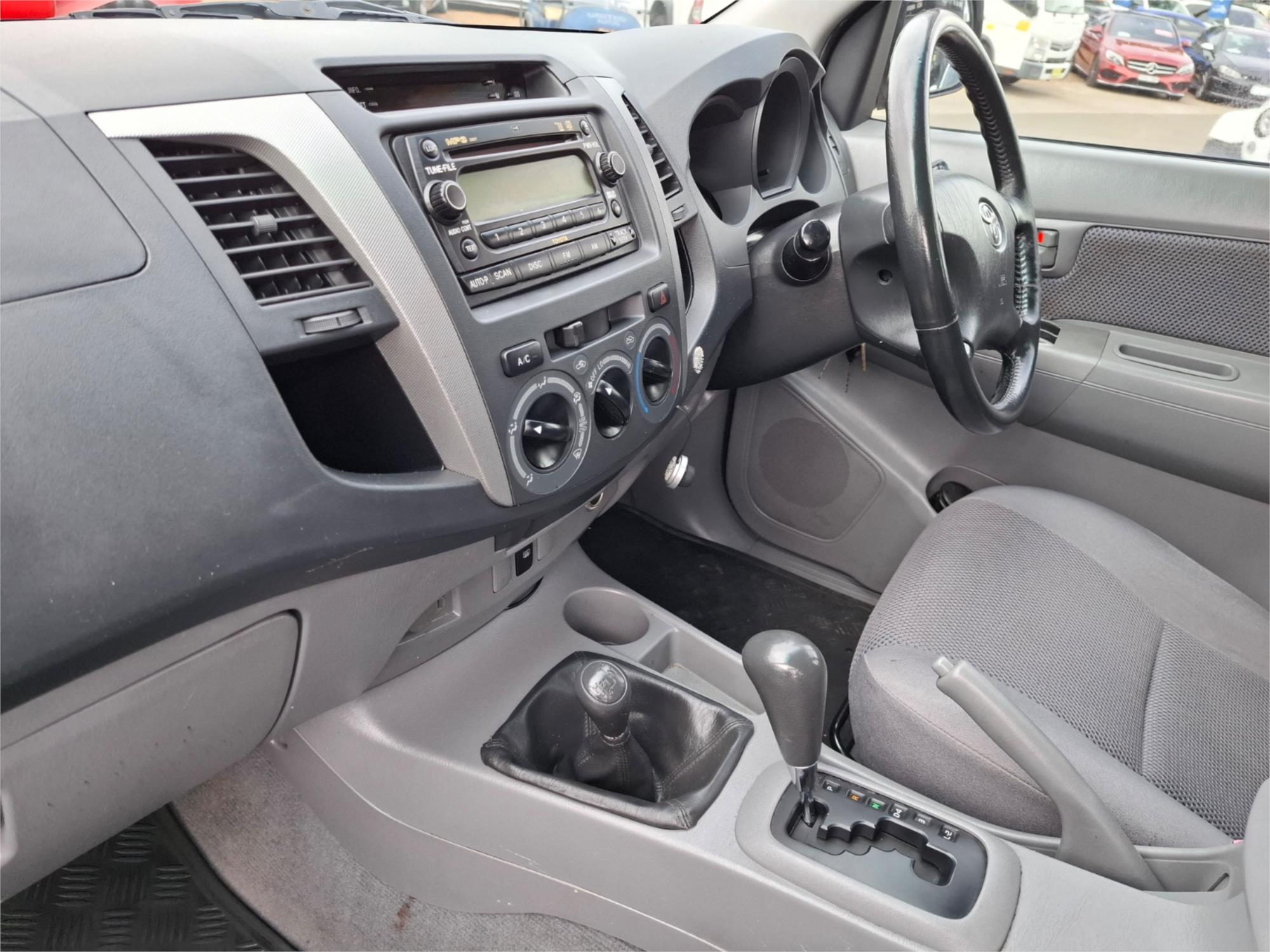 2005 TOYOTA HILUX GGN25R SR5 (4x4) 5 SP AUTOMATIC DUAL CAB P/UP