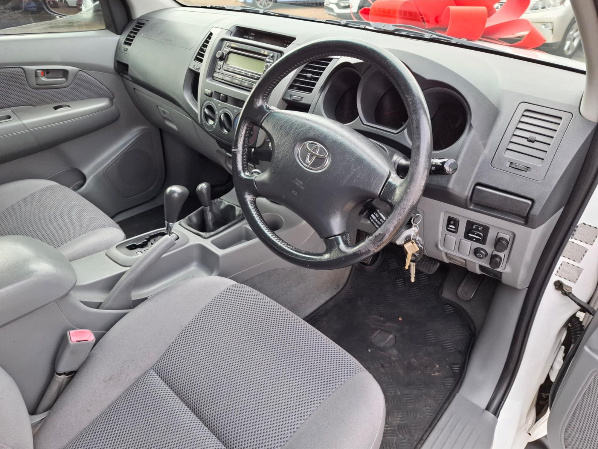 2005 TOYOTA HILUX GGN25R SR5 (4x4) 5 SP AUTOMATIC DUAL CAB P/UP