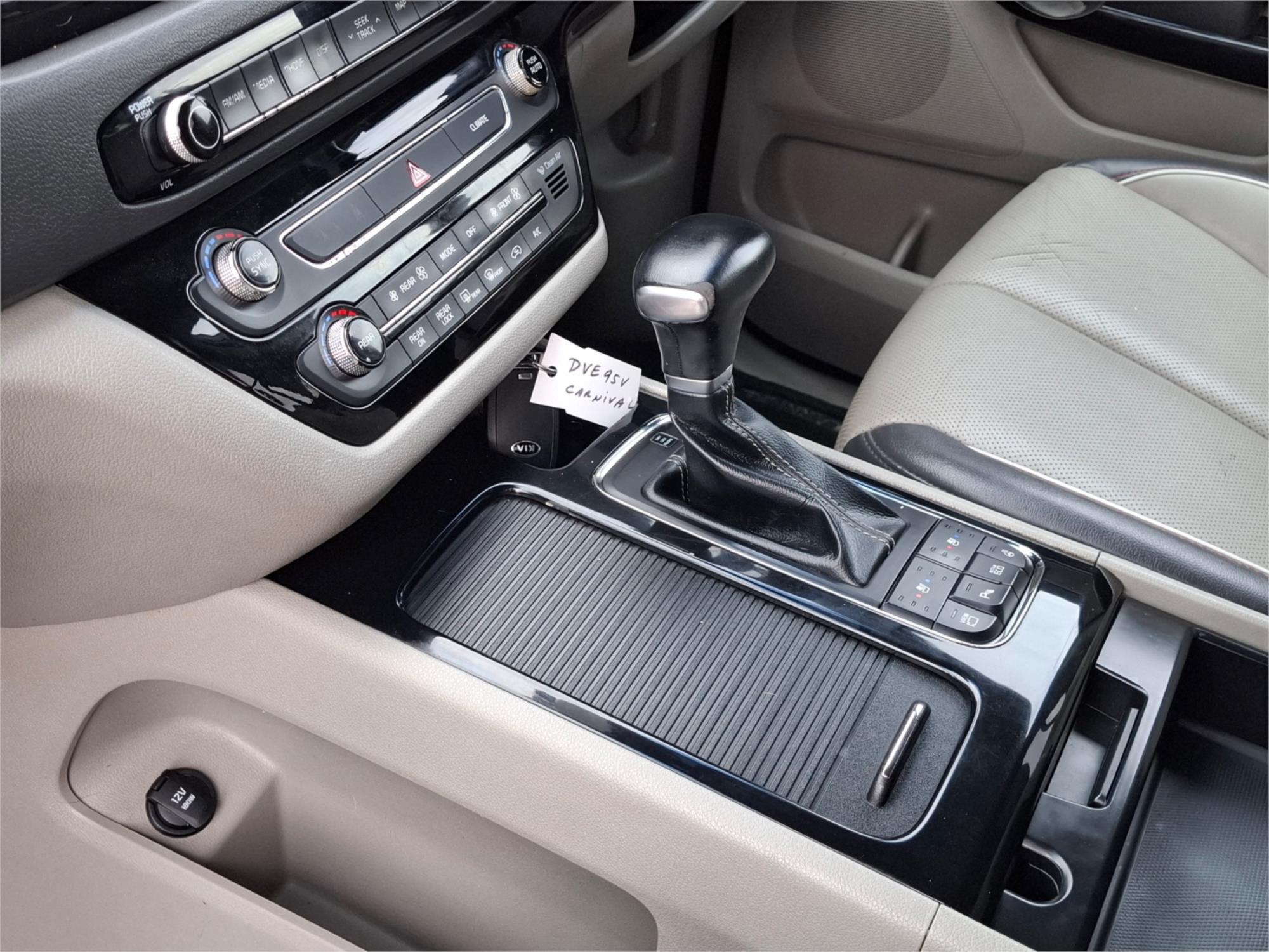 2017 KIA CARNIVAL YP MY17 PLATINUM 6 SP AUTOMATIC 4D WAGON