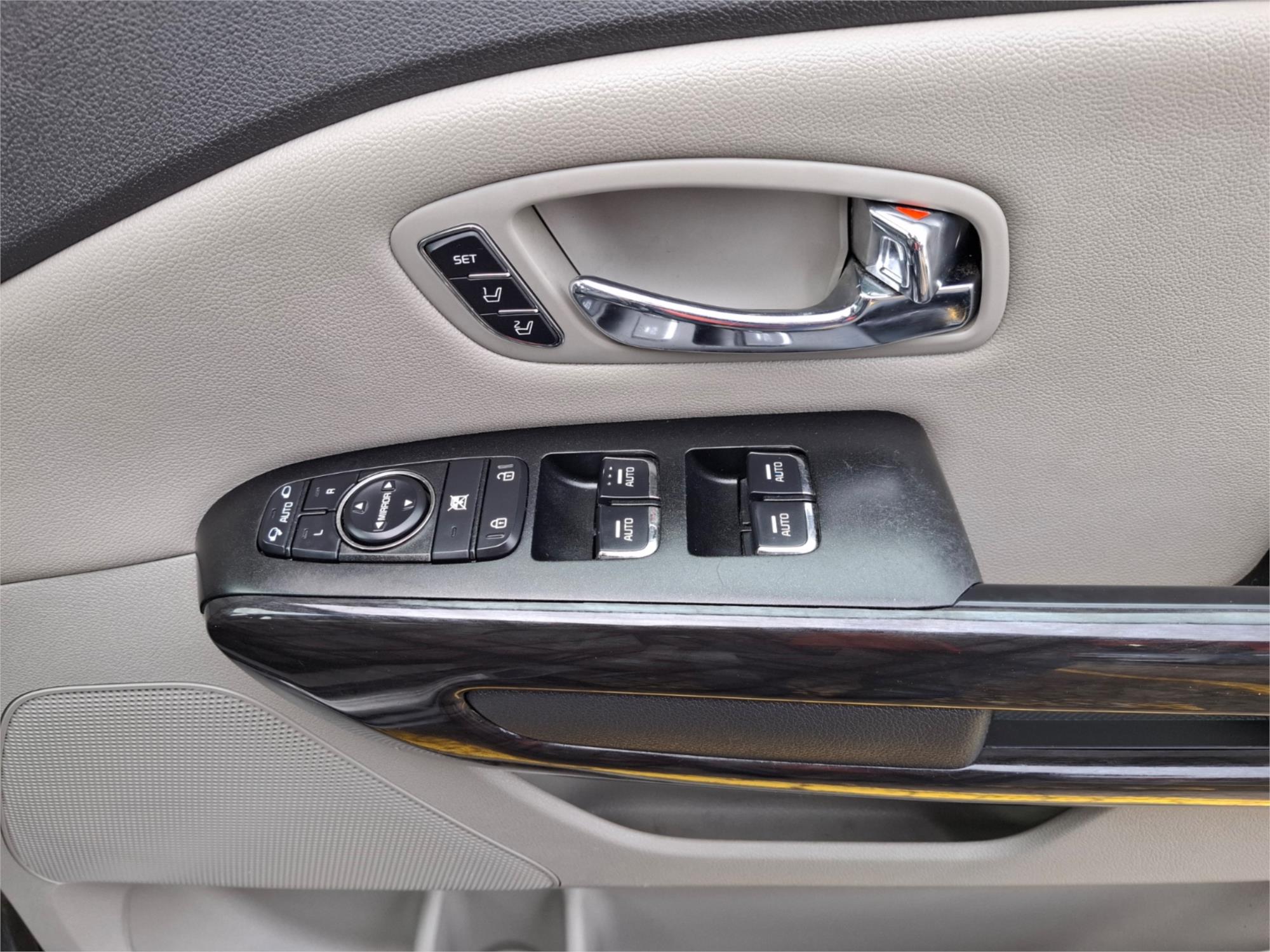 2017 KIA CARNIVAL YP MY17 PLATINUM 6 SP AUTOMATIC 4D WAGON