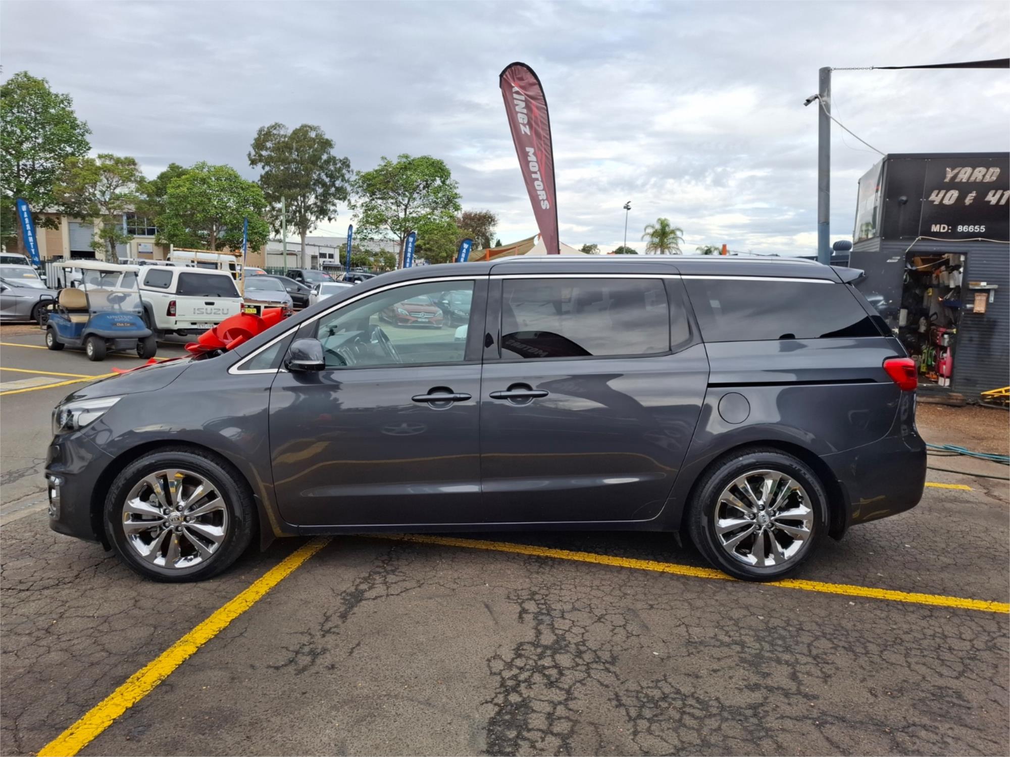 2017 KIA CARNIVAL YP MY17 PLATINUM 6 SP AUTOMATIC 4D WAGON