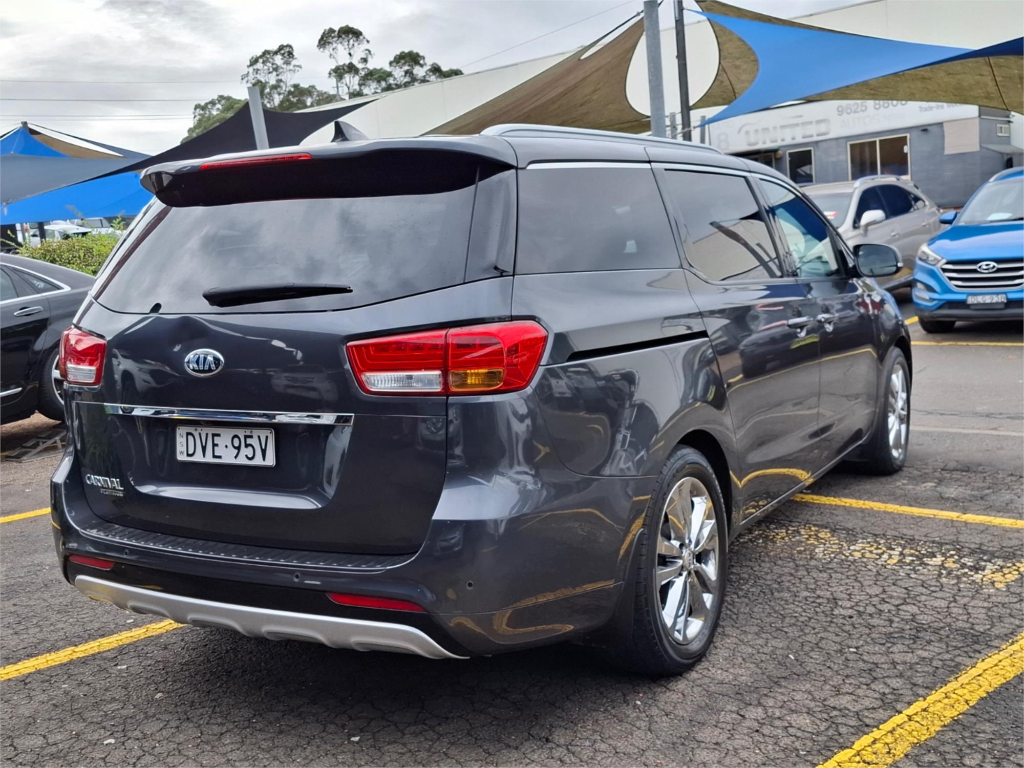 2017 KIA CARNIVAL YP MY17 PLATINUM 6 SP AUTOMATIC 4D WAGON