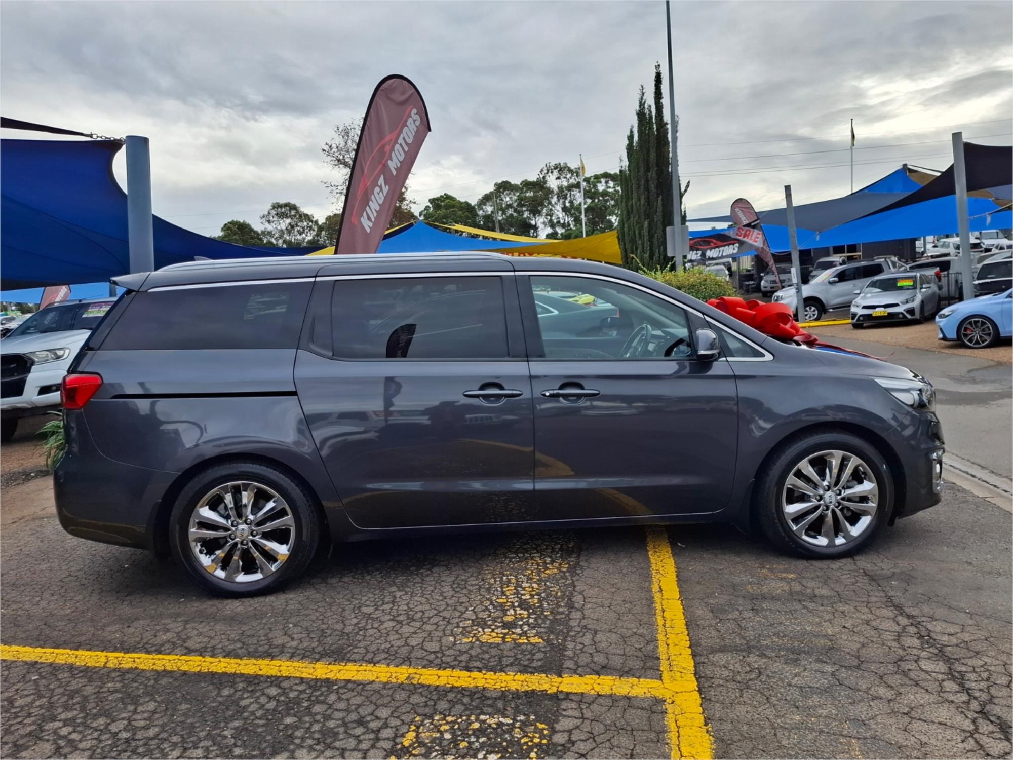 2017 KIA CARNIVAL YP MY17 PLATINUM 6 SP AUTOMATIC 4D WAGON