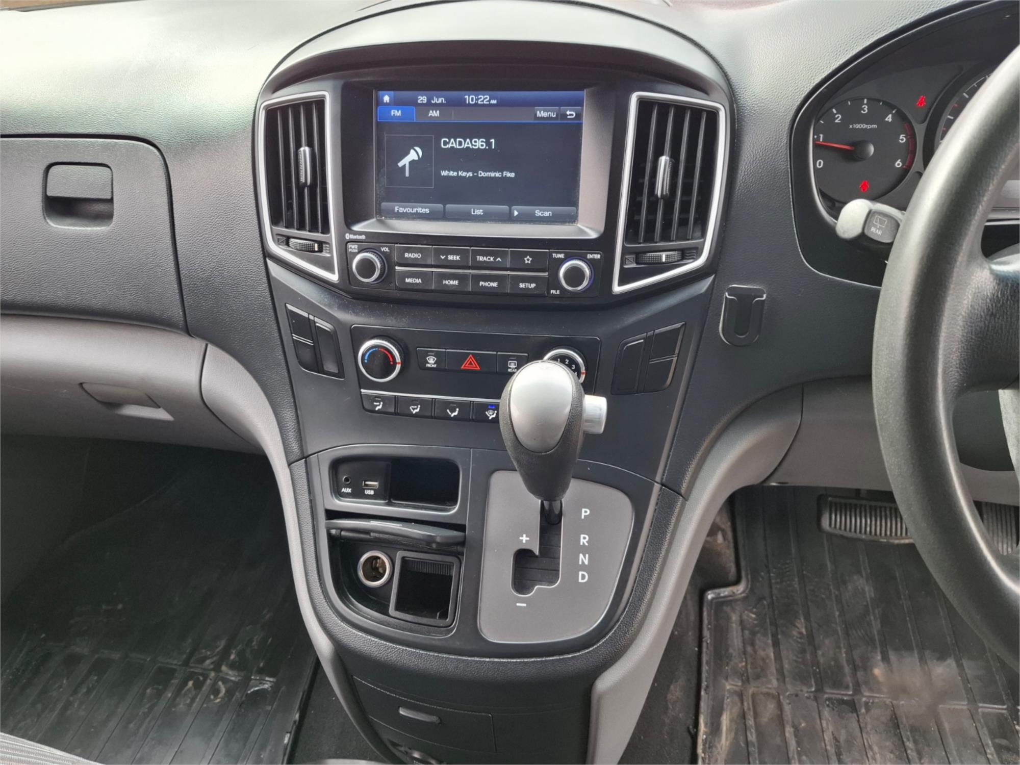 2020 HYUNDAI iLOAD TQ4 MY20 3S LIFTBACK 5 SP AUTOMATIC 4D VAN