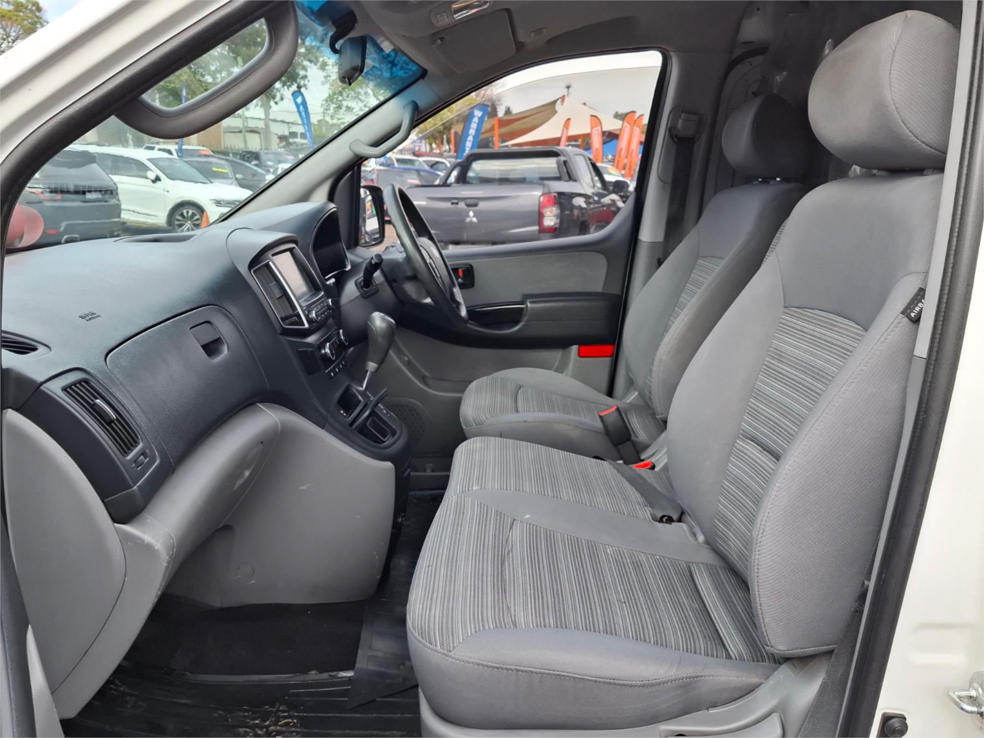 2020 HYUNDAI iLOAD TQ4 MY20 3S LIFTBACK 5 SP AUTOMATIC 4D VAN