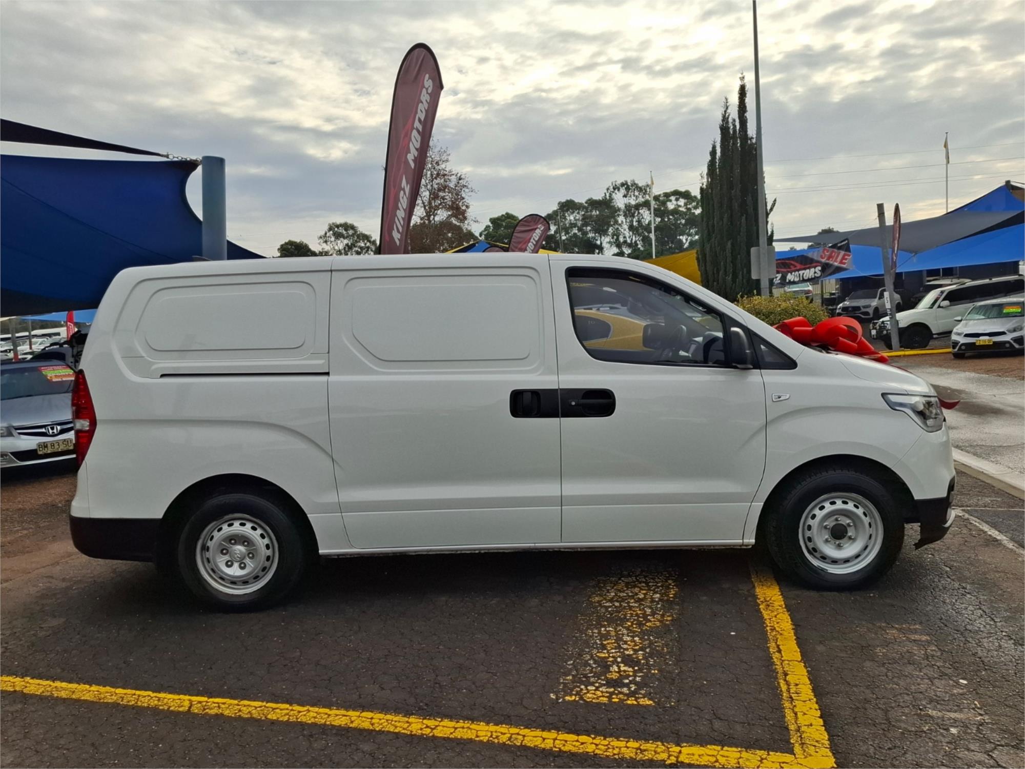 2020 HYUNDAI iLOAD TQ4 MY20 3S LIFTBACK 5 SP AUTOMATIC 4D VAN