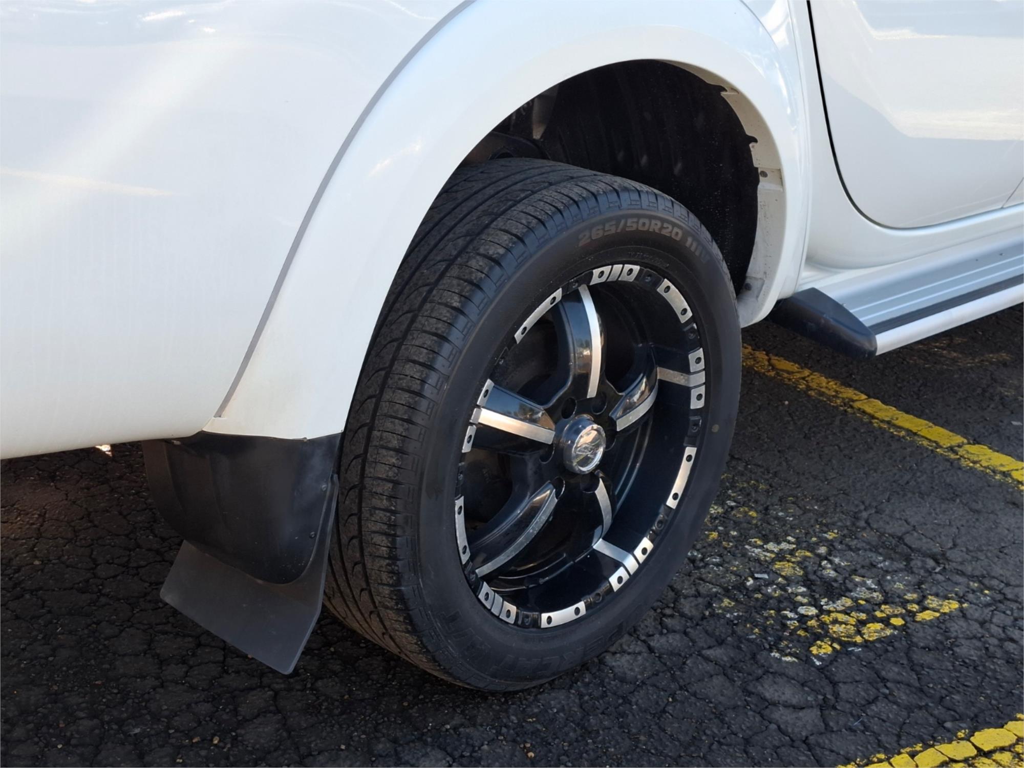 2013 MITSUBISHI TRITON MN MY12 GLX (4x4) 5 SP MANUAL 4x4 DOUBLE CAB UTILITY