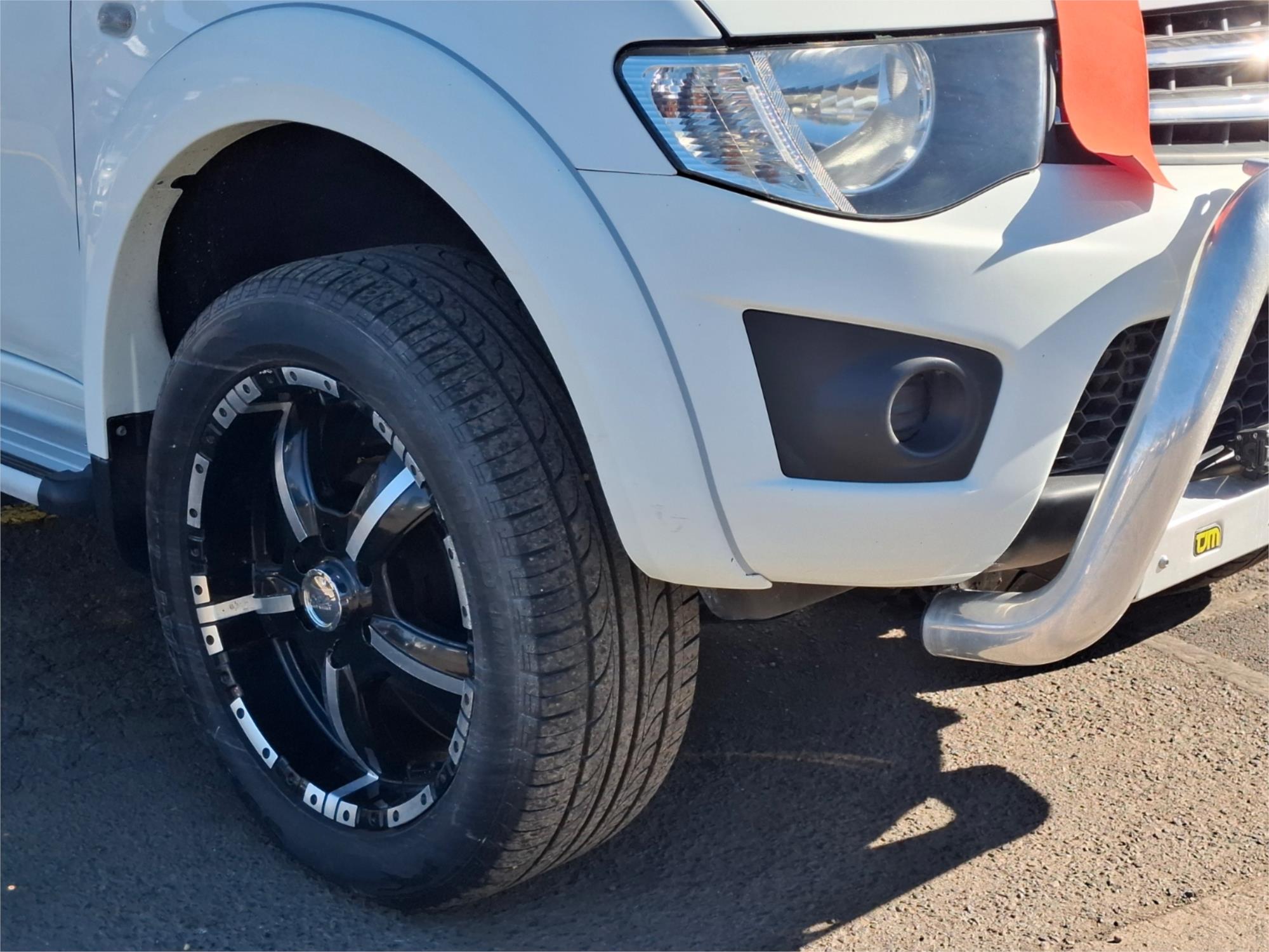 2013 MITSUBISHI TRITON MN MY12 GLX (4x4) 5 SP MANUAL 4x4 DOUBLE CAB UTILITY