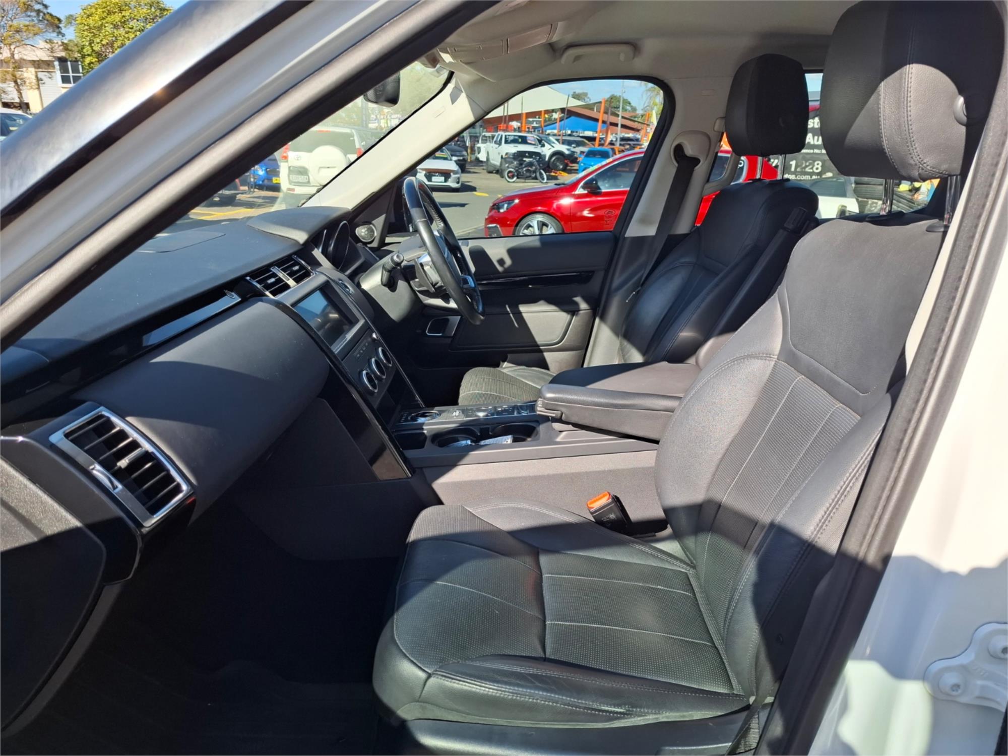 2018 LAND ROVER DISCOVERY L462 MY19 SD4 SE (177kW) 8 SP AUTOMATIC 4D WAGON