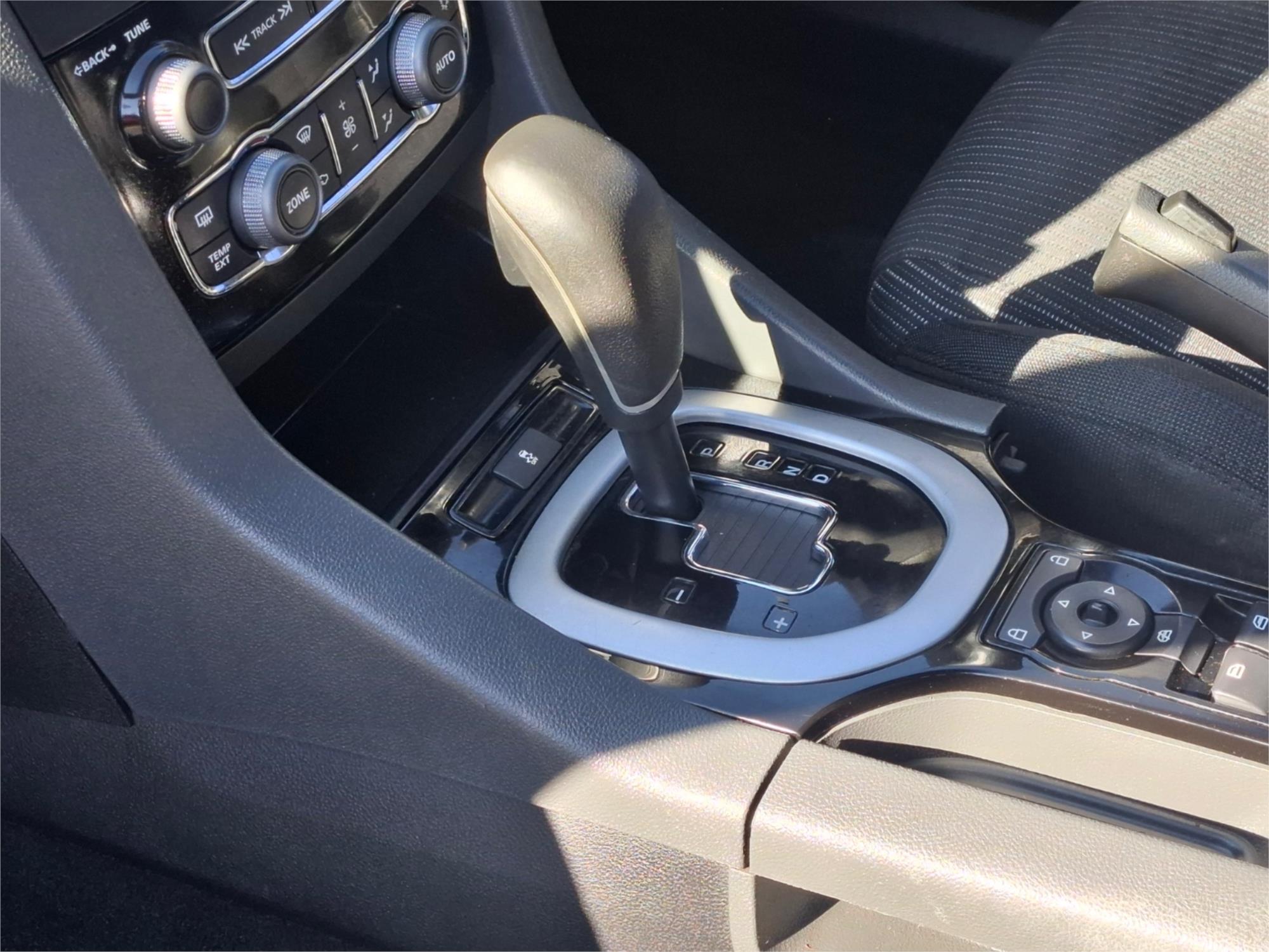 2011 HOLDEN COMMODORE VE II MY12 SV6 6 SP AUTOMATIC 4D SEDAN