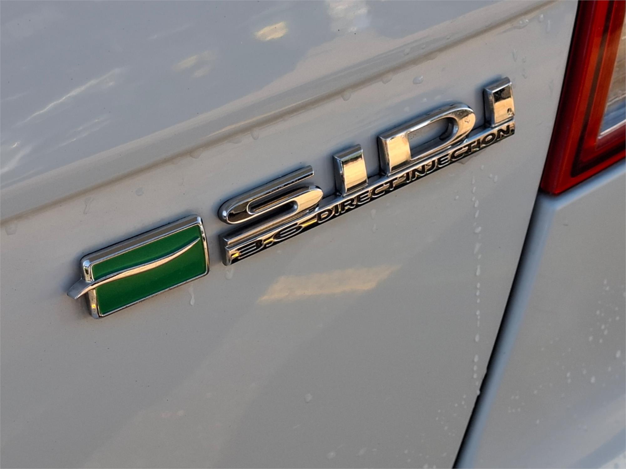 2011 HOLDEN COMMODORE VE II MY12 SV6 6 SP AUTOMATIC 4D SEDAN