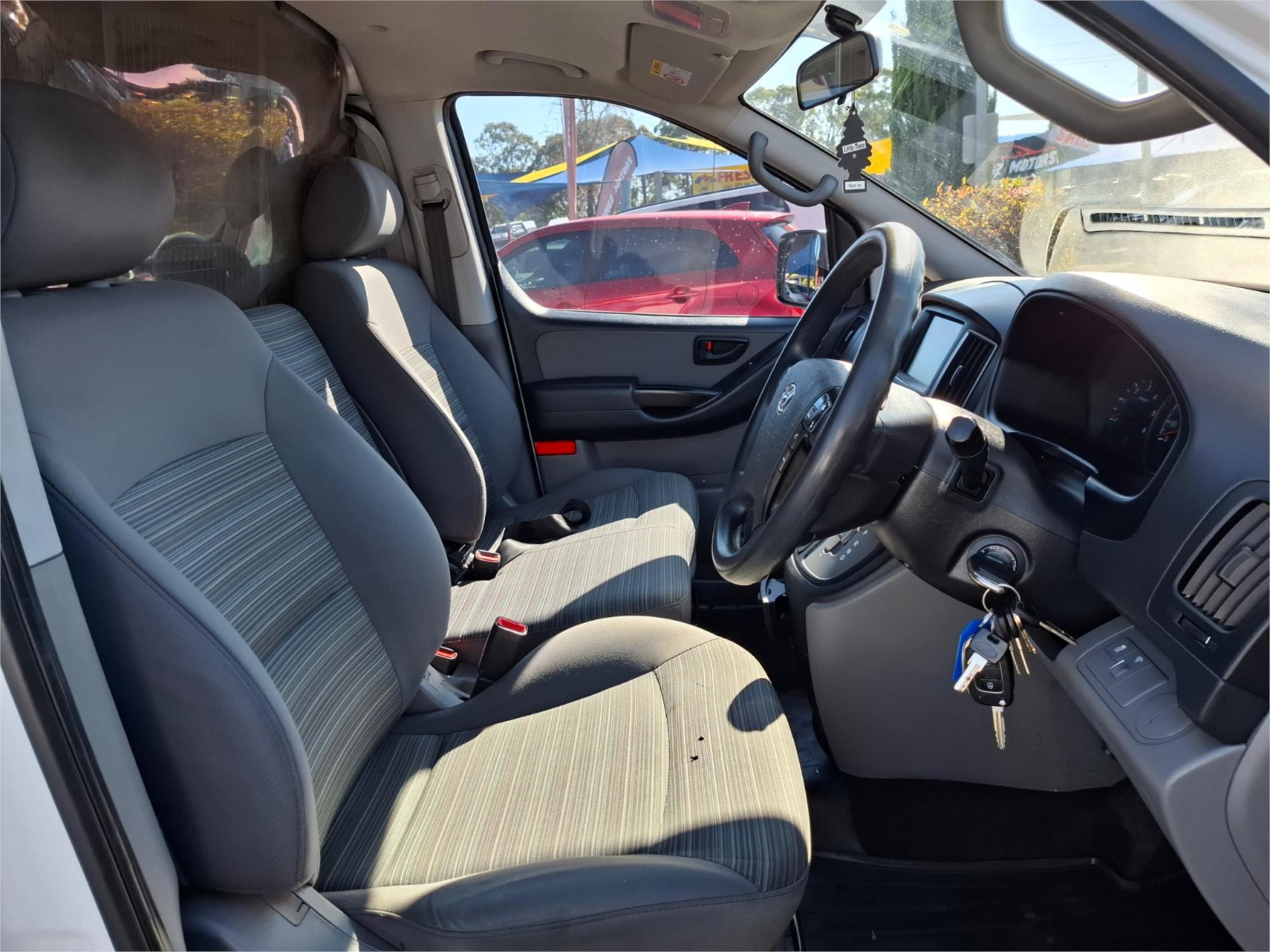 2018 HYUNDAI iLOAD TQ4 MY19 3S LIFTBACK 5 SP AUTOMATIC 4D VAN