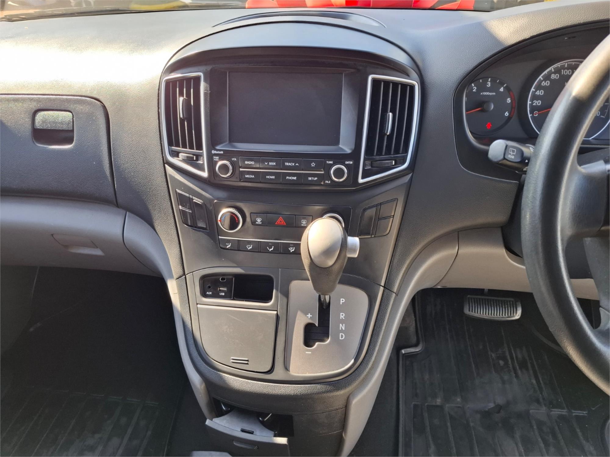 2018 HYUNDAI iLOAD TQ4 MY19 3S LIFTBACK 5 SP AUTOMATIC 4D VAN