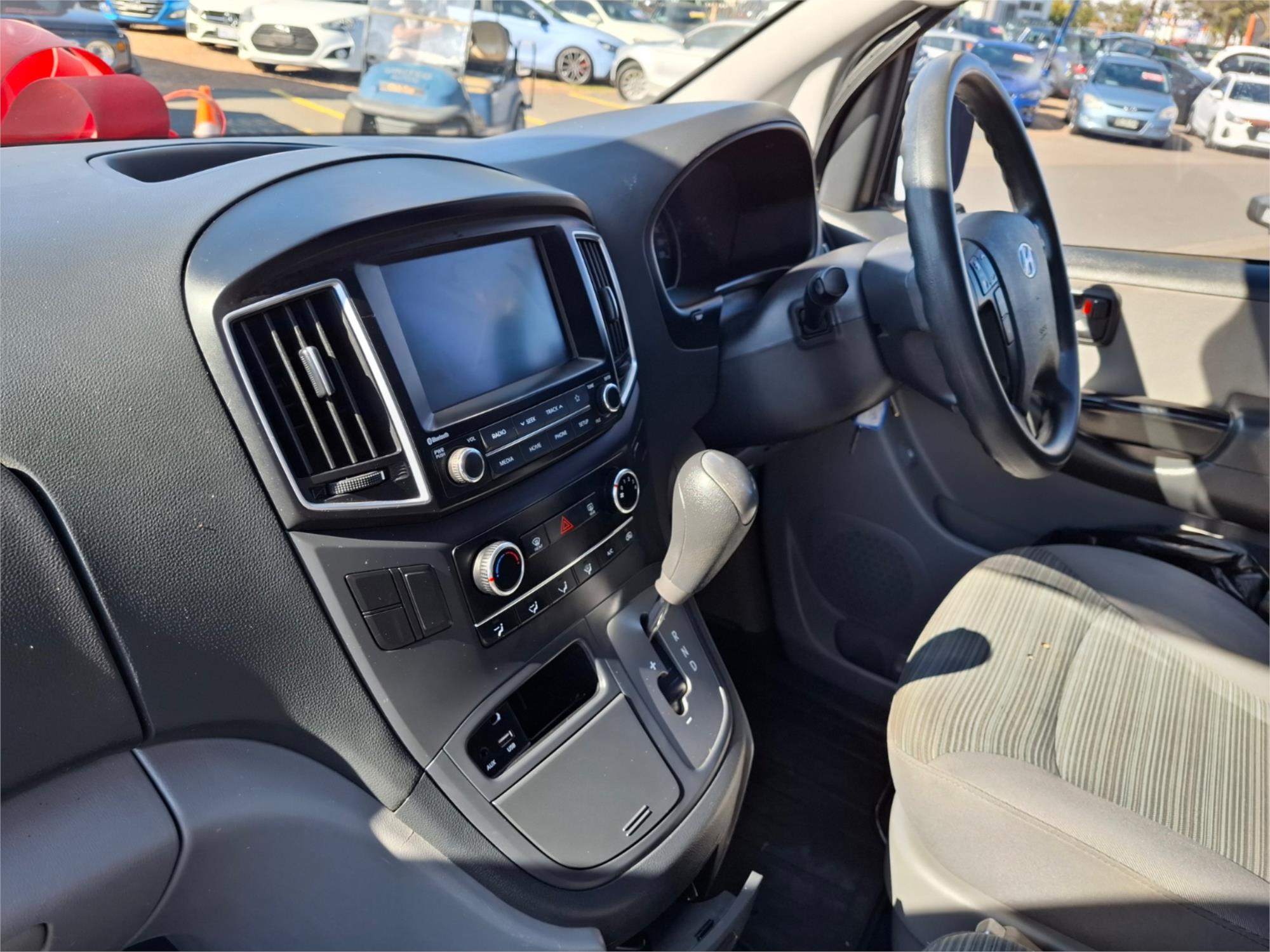 2018 HYUNDAI iLOAD TQ4 MY19 3S LIFTBACK 5 SP AUTOMATIC 4D VAN