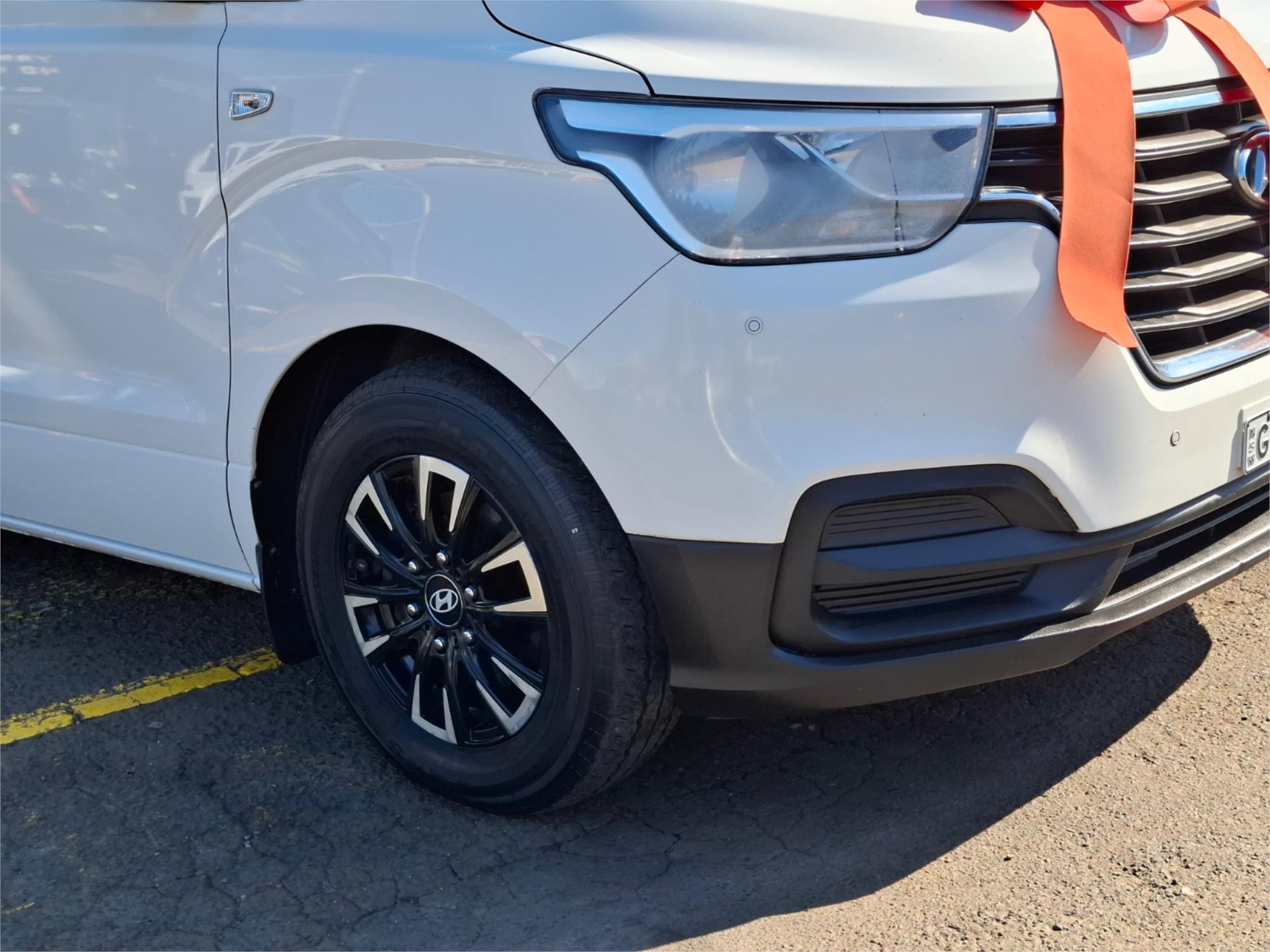 2018 HYUNDAI iLOAD TQ4 MY19 3S LIFTBACK 5 SP AUTOMATIC 4D VAN