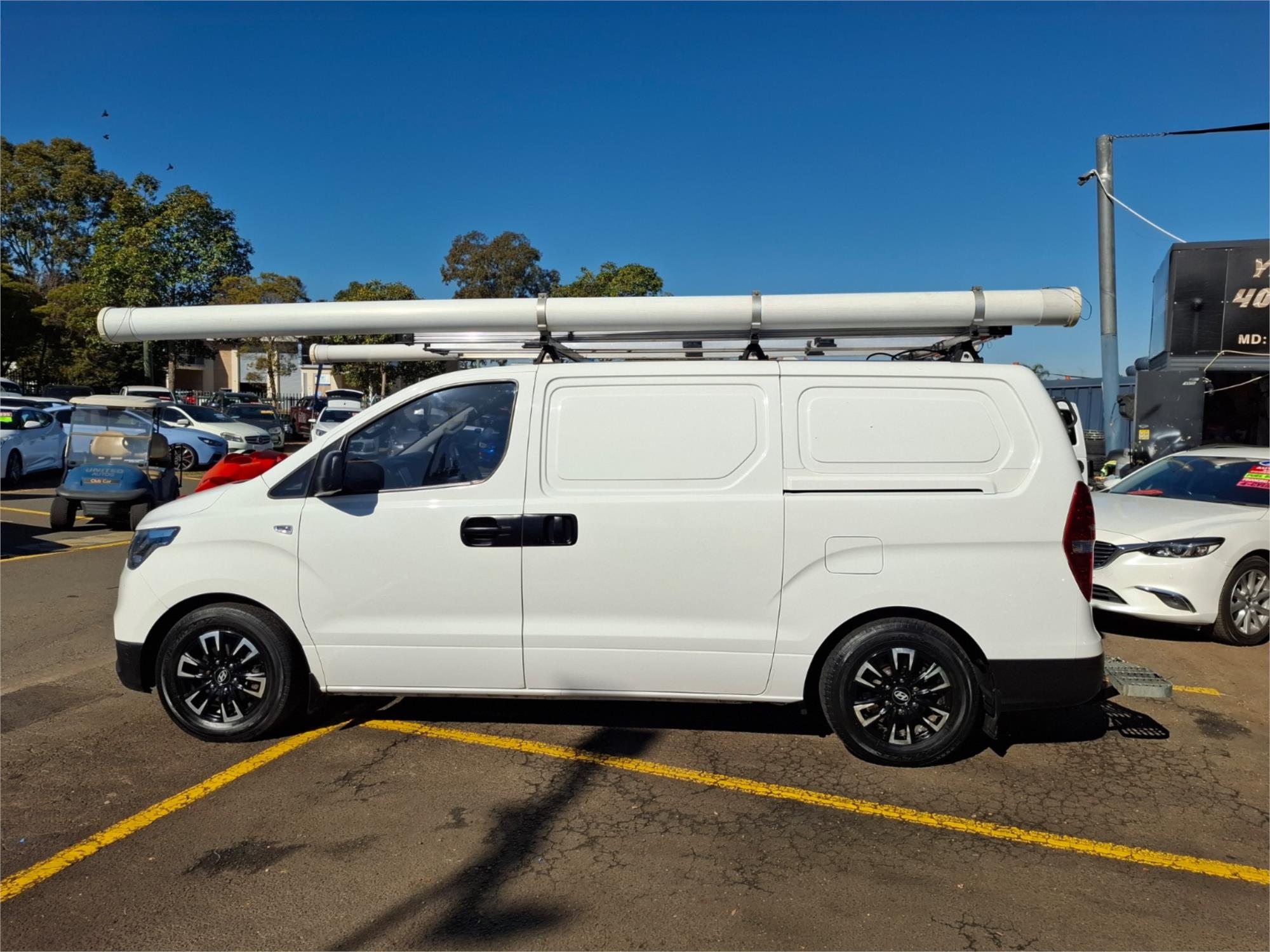 2018 HYUNDAI iLOAD TQ4 MY19 3S LIFTBACK 5 SP AUTOMATIC 4D VAN