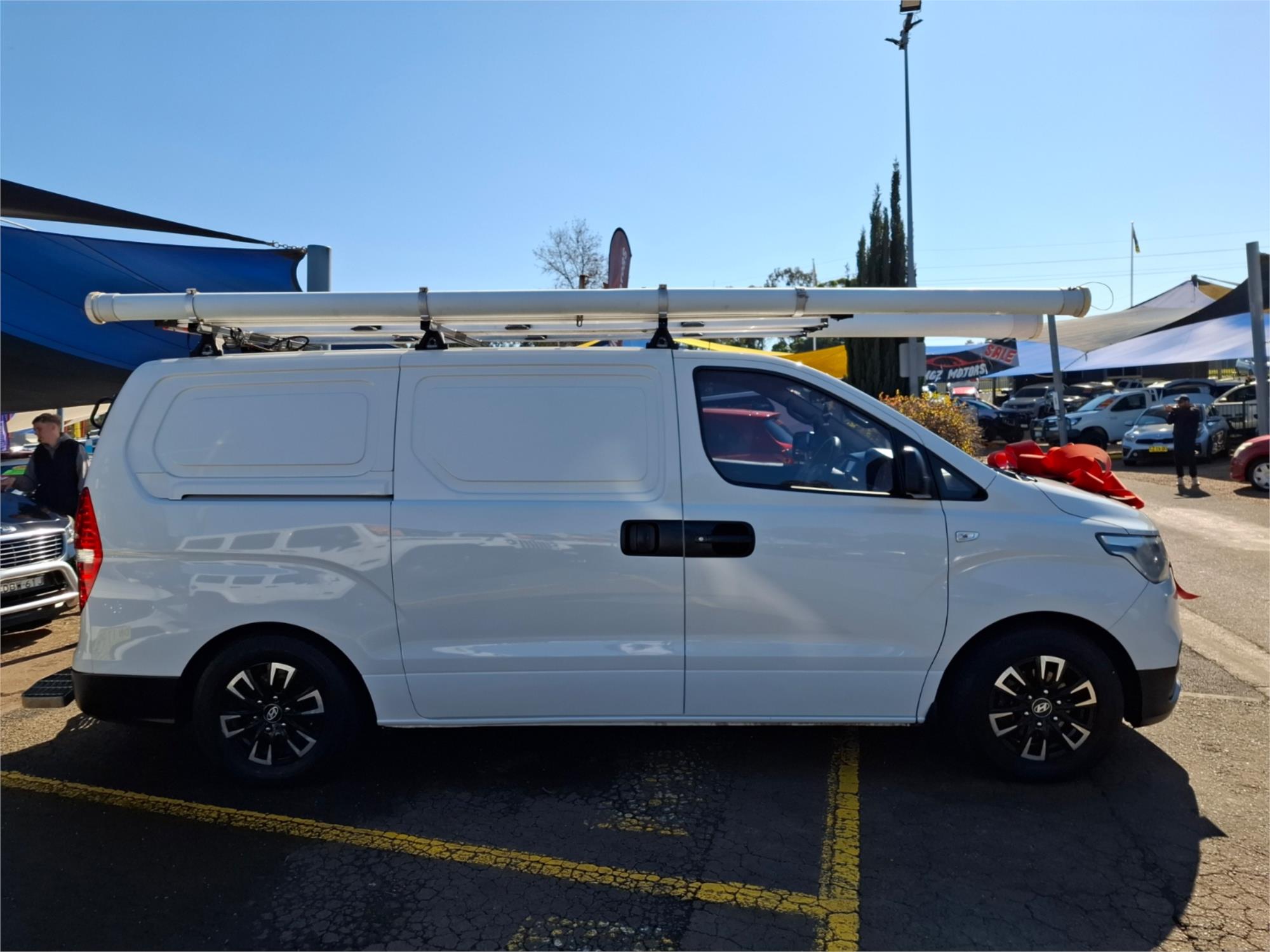 2018 HYUNDAI iLOAD TQ4 MY19 3S LIFTBACK 5 SP AUTOMATIC 4D VAN