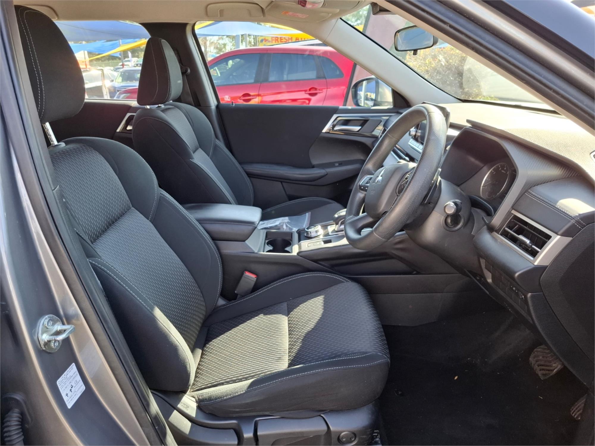 2023 MITSUBISHI OUTLANDER ZM MY23 ES 7 SEAT (2WD) CVT AUTO 8 SPEED 4D WAGON