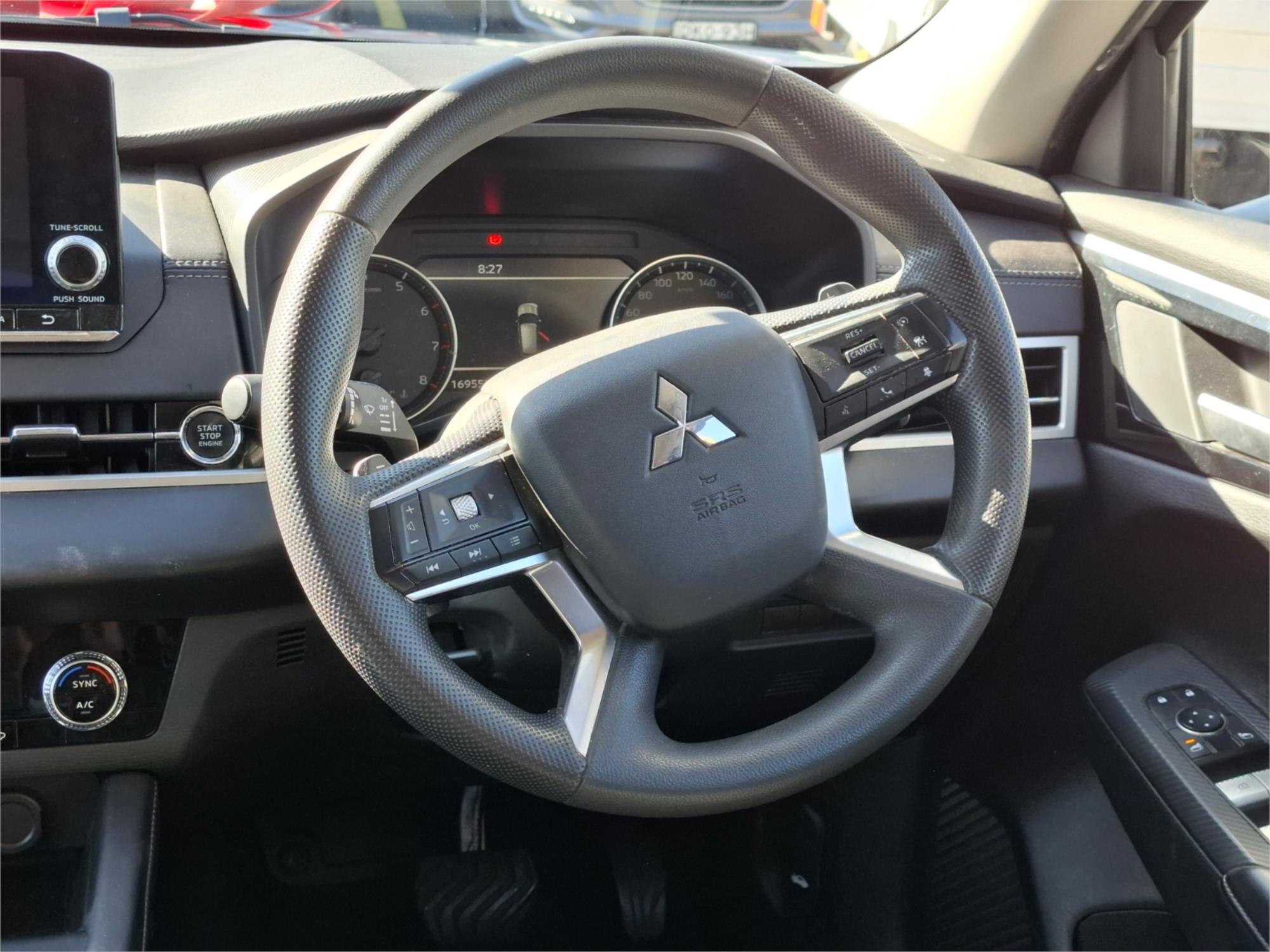 2023 MITSUBISHI OUTLANDER ZM MY23 ES 7 SEAT (2WD) CVT AUTO 8 SPEED 4D WAGON