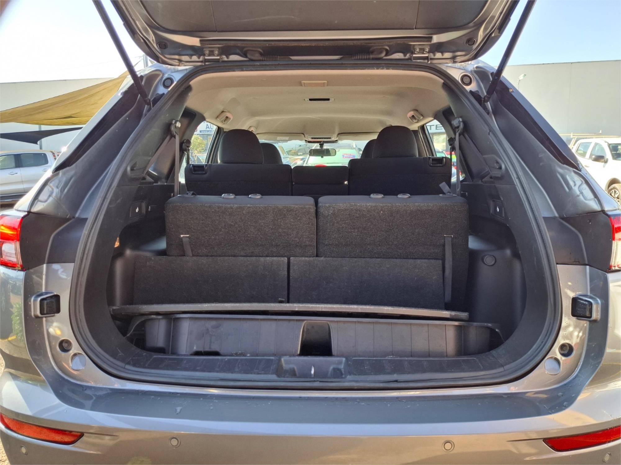 2023 MITSUBISHI OUTLANDER ZM MY23 ES 7 SEAT (2WD) CVT AUTO 8 SPEED 4D WAGON