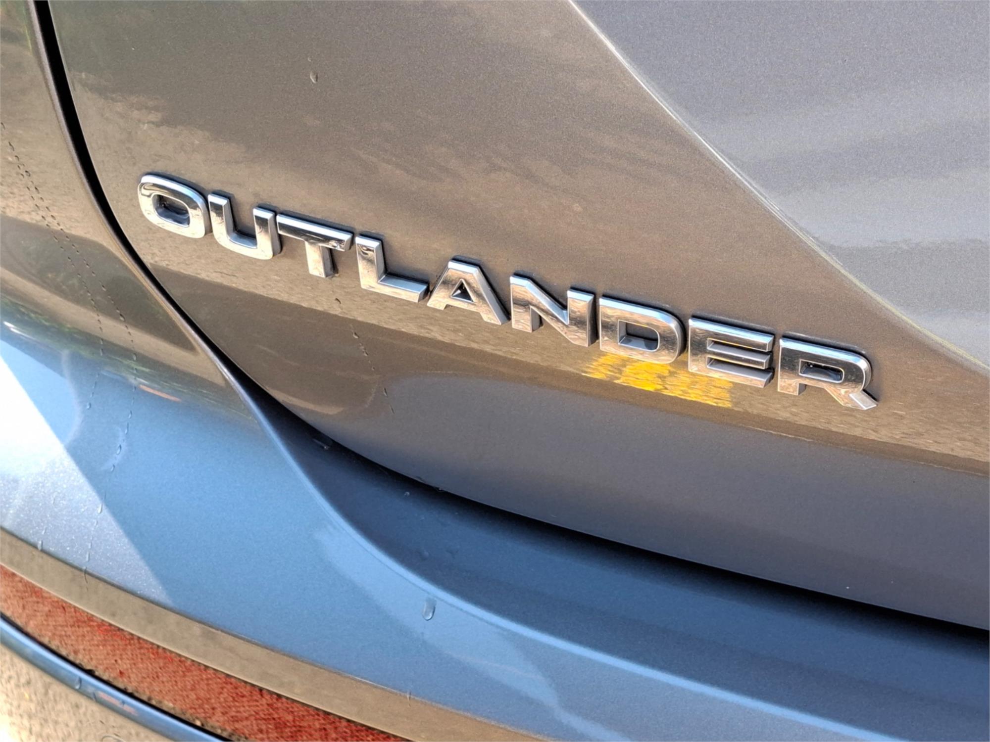 2023 MITSUBISHI OUTLANDER ZM MY23 ES 7 SEAT (2WD) CVT AUTO 8 SPEED 4D WAGON