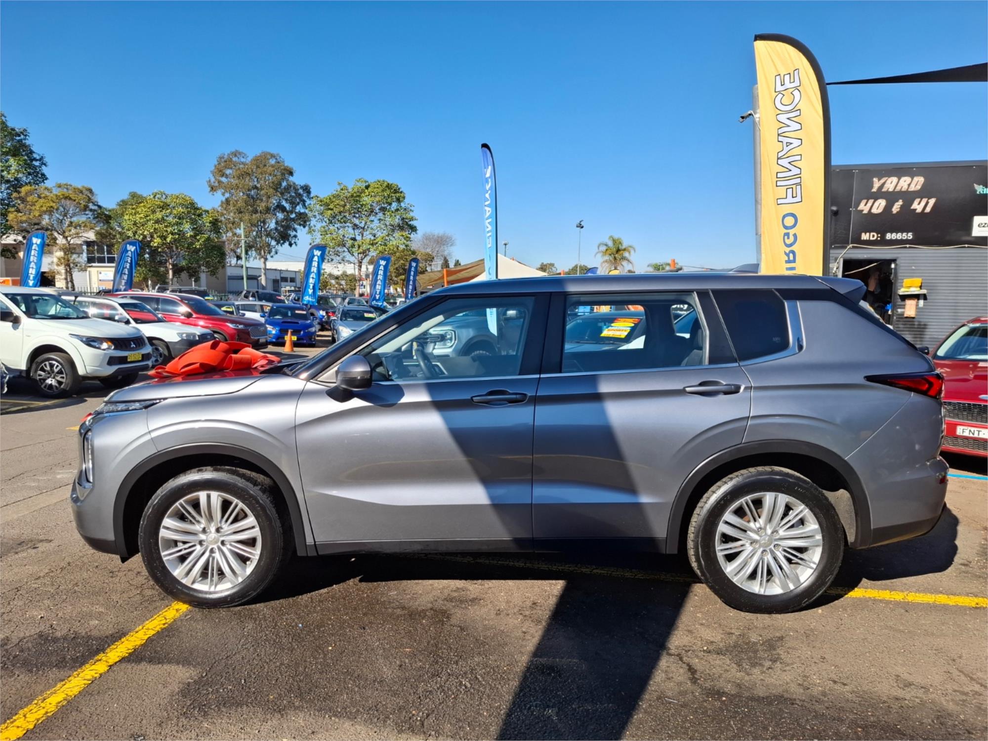 2023 MITSUBISHI OUTLANDER ZM MY23 ES 7 SEAT (2WD) CVT AUTO 8 SPEED 4D WAGON