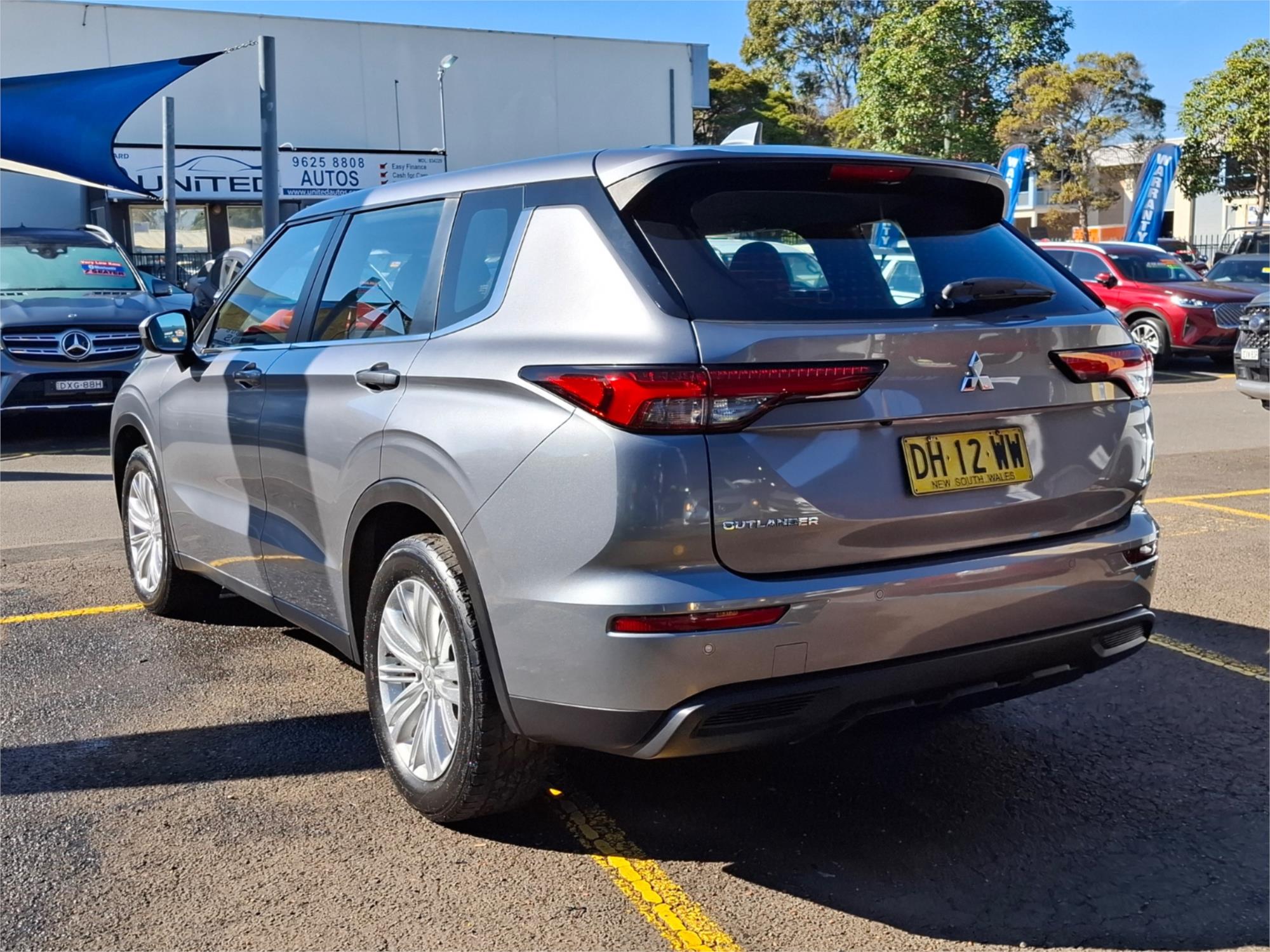2023 MITSUBISHI OUTLANDER ZM MY23 ES 7 SEAT (2WD) CVT AUTO 8 SPEED 4D WAGON