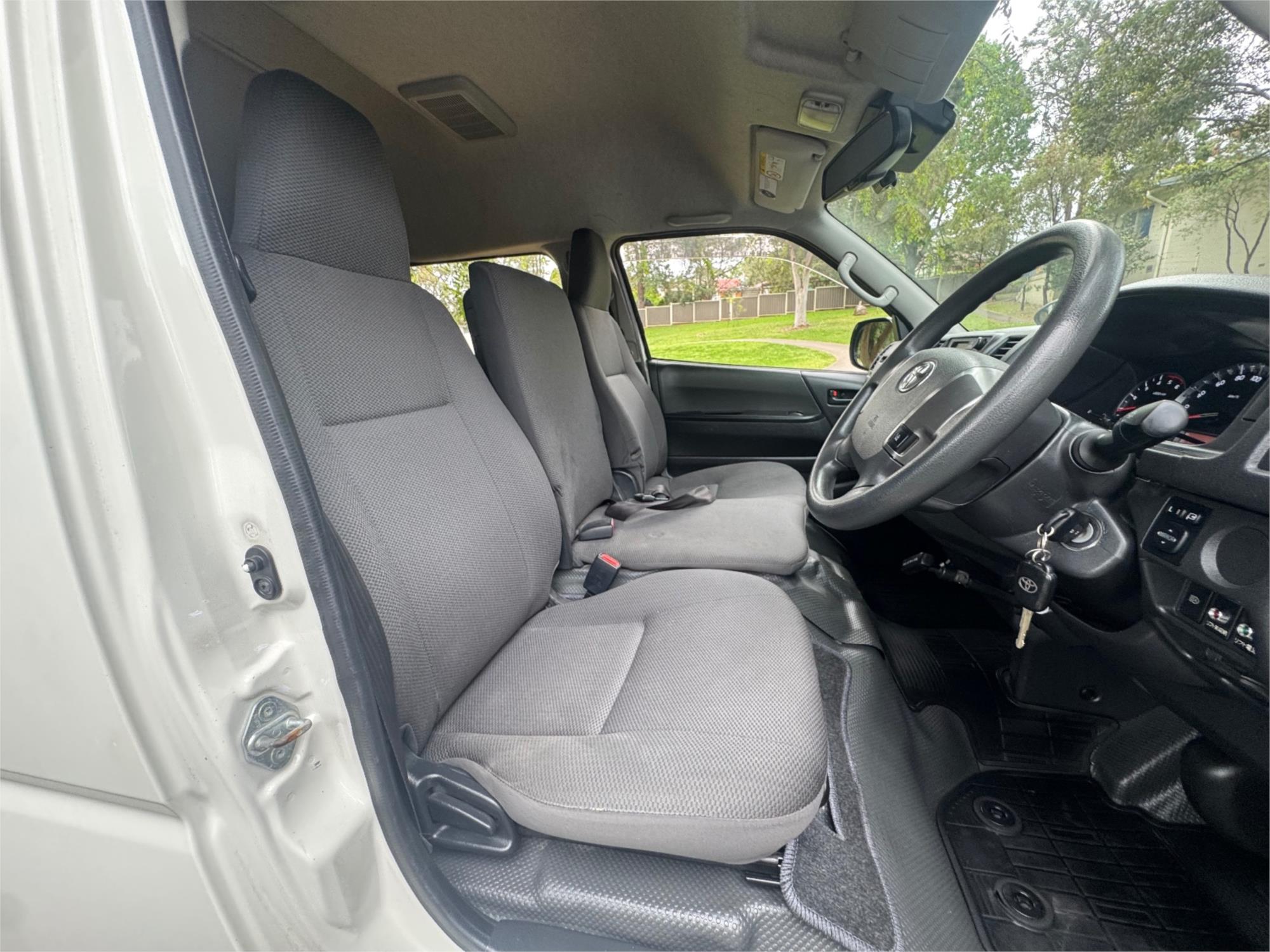 2018 TOYOTA HIACE GDH206 6 SP AUTOMATIC VAN