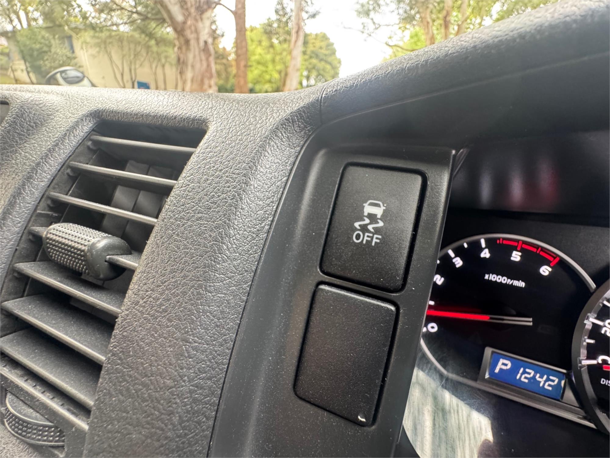 2018 TOYOTA HIACE GDH206 6 SP AUTOMATIC VAN