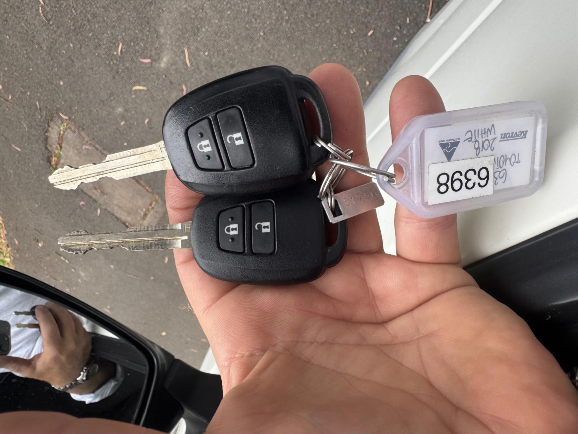 2018 TOYOTA HIACE GDH206 6 SP AUTOMATIC VAN