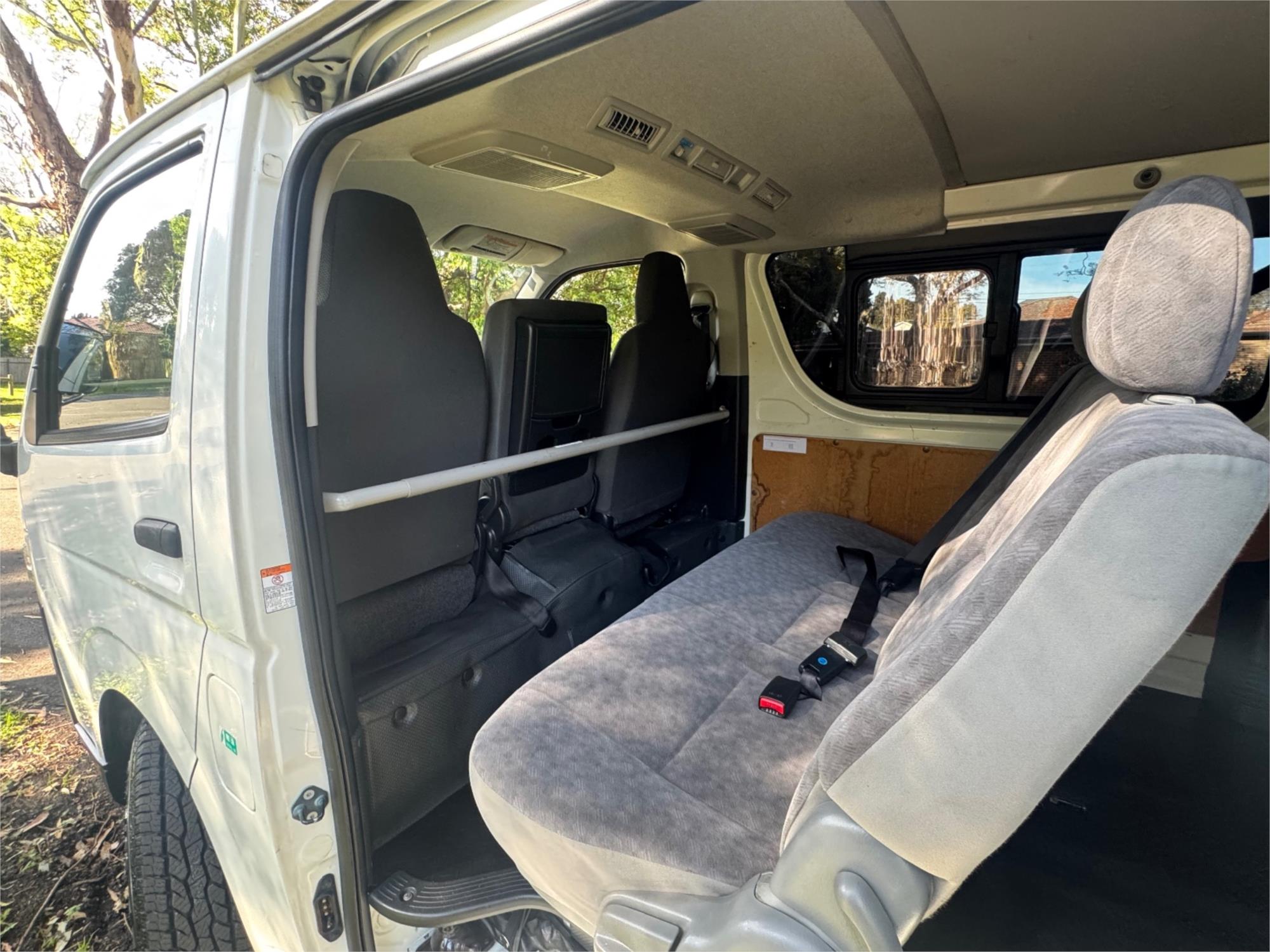 2018 TOYOTA HIACE AUTOMATIC VAN
