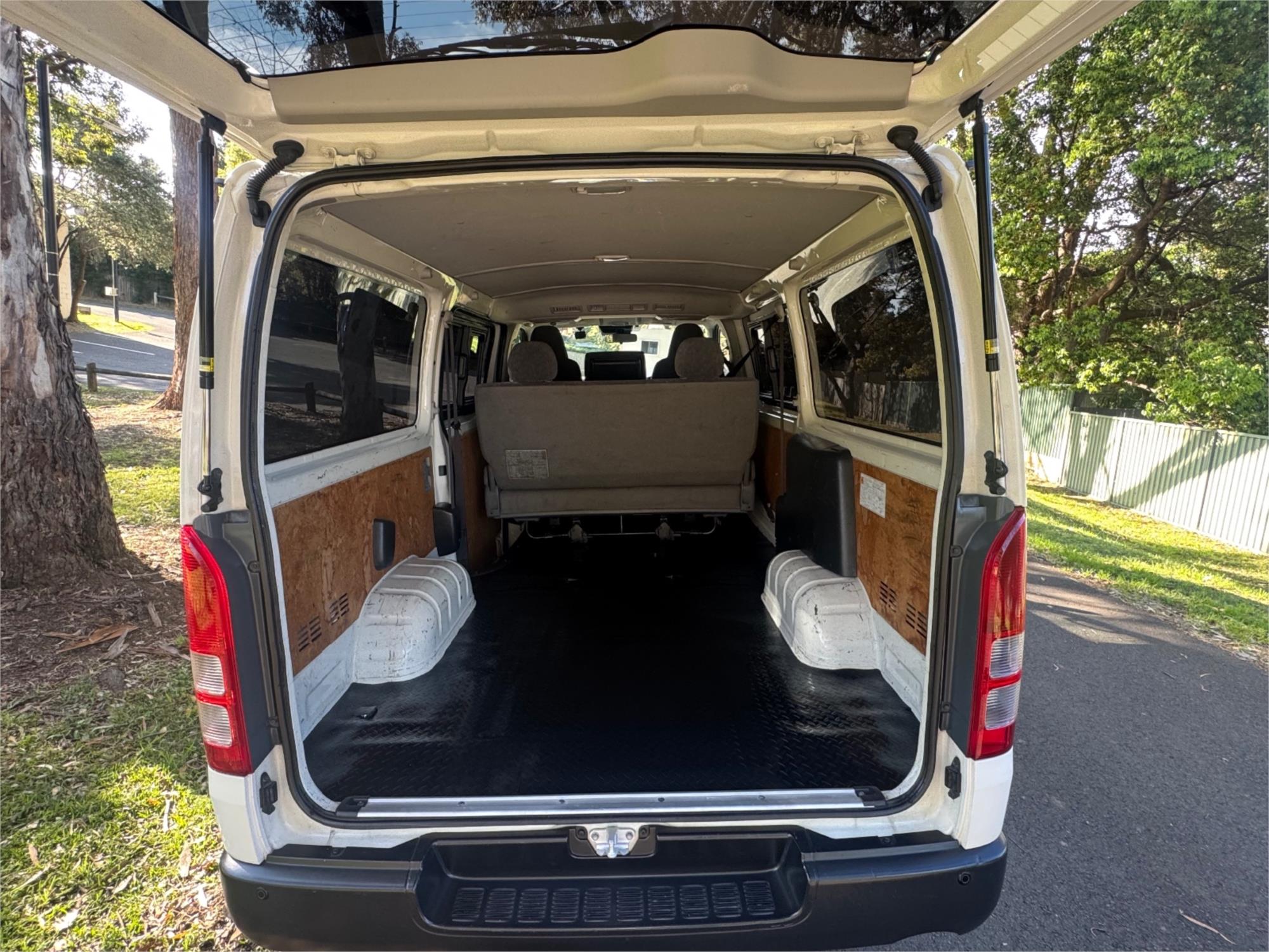 2018 TOYOTA HIACE AUTOMATIC VAN