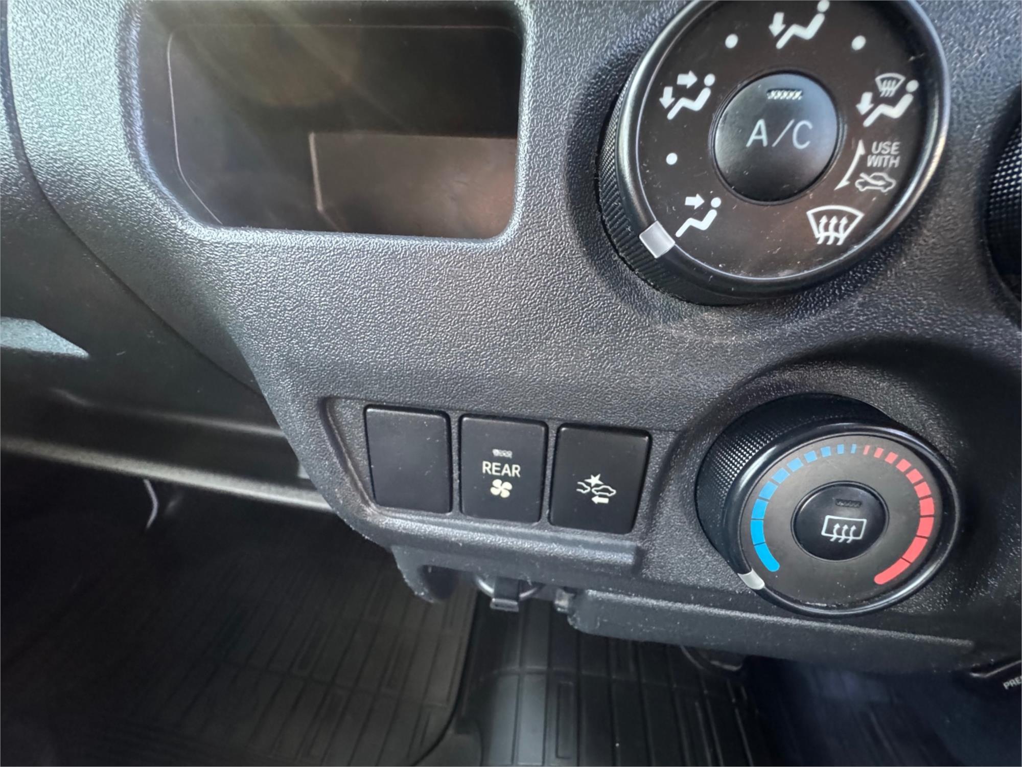 2018 TOYOTA HIACE AUTOMATIC VAN