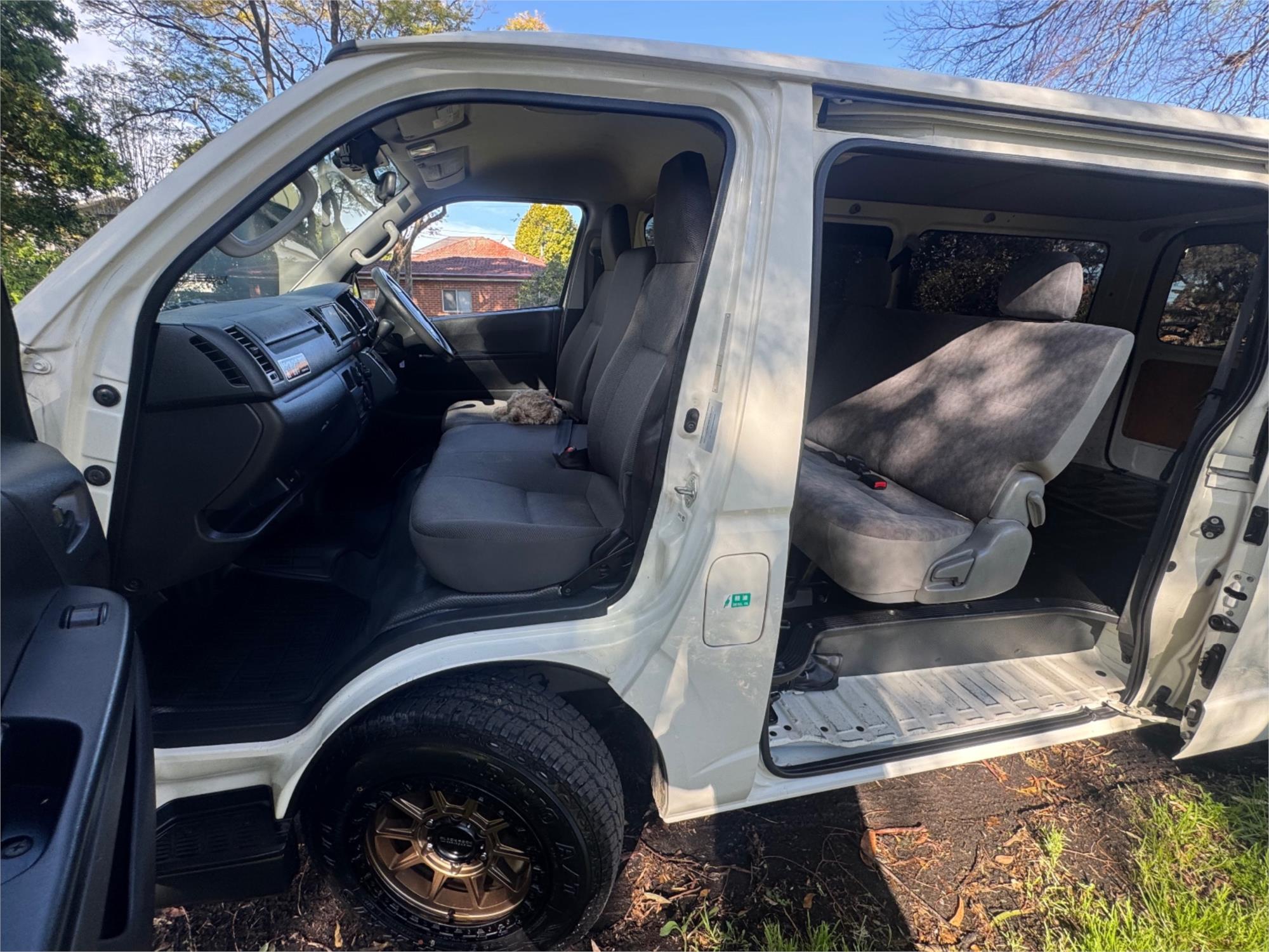 2018 TOYOTA HIACE AUTOMATIC VAN