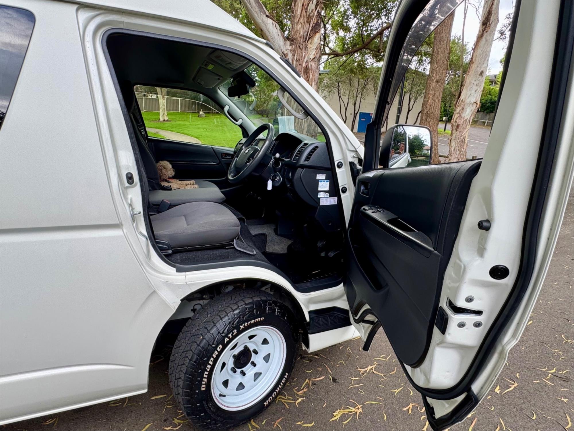 2018 TOYOTA HIACE GDH206 6 SP AUTOMATIC VAN