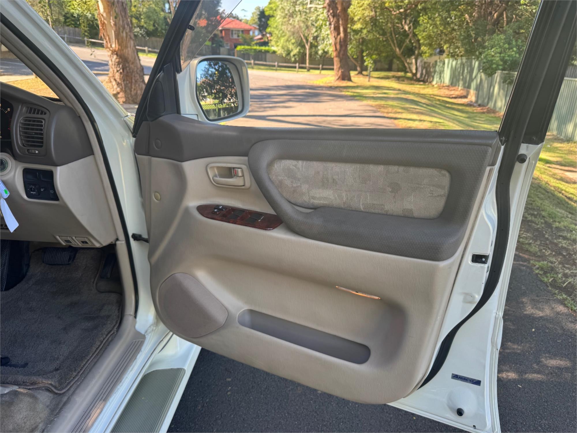 2000 TOYOTA LANDCRUISER UZJ100R GX 4X4 4 SP AUTOMATIC WAGON
