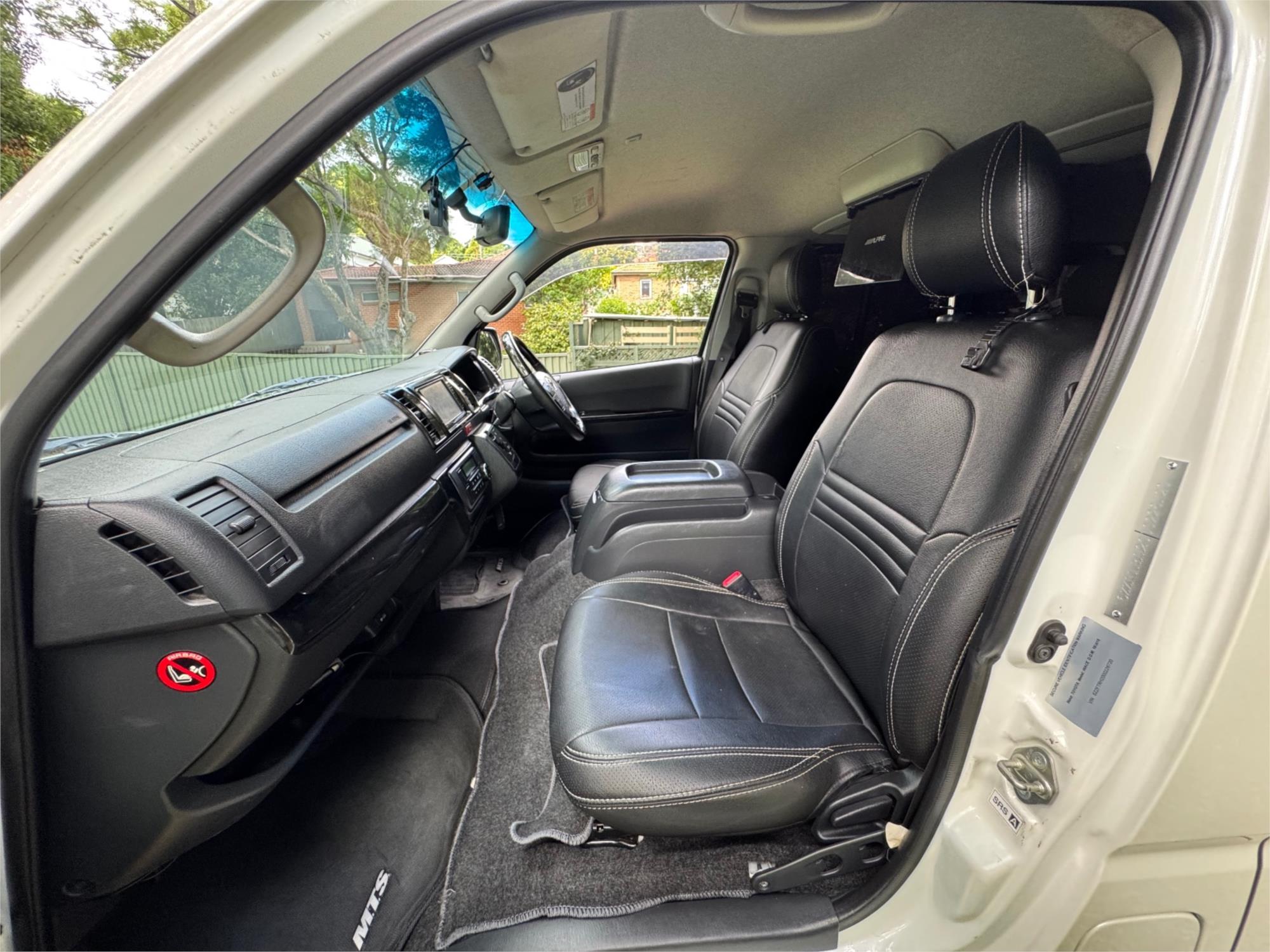 2015 TOYOTA HIACE TRH200 6 SP AUTOMATIC VAN