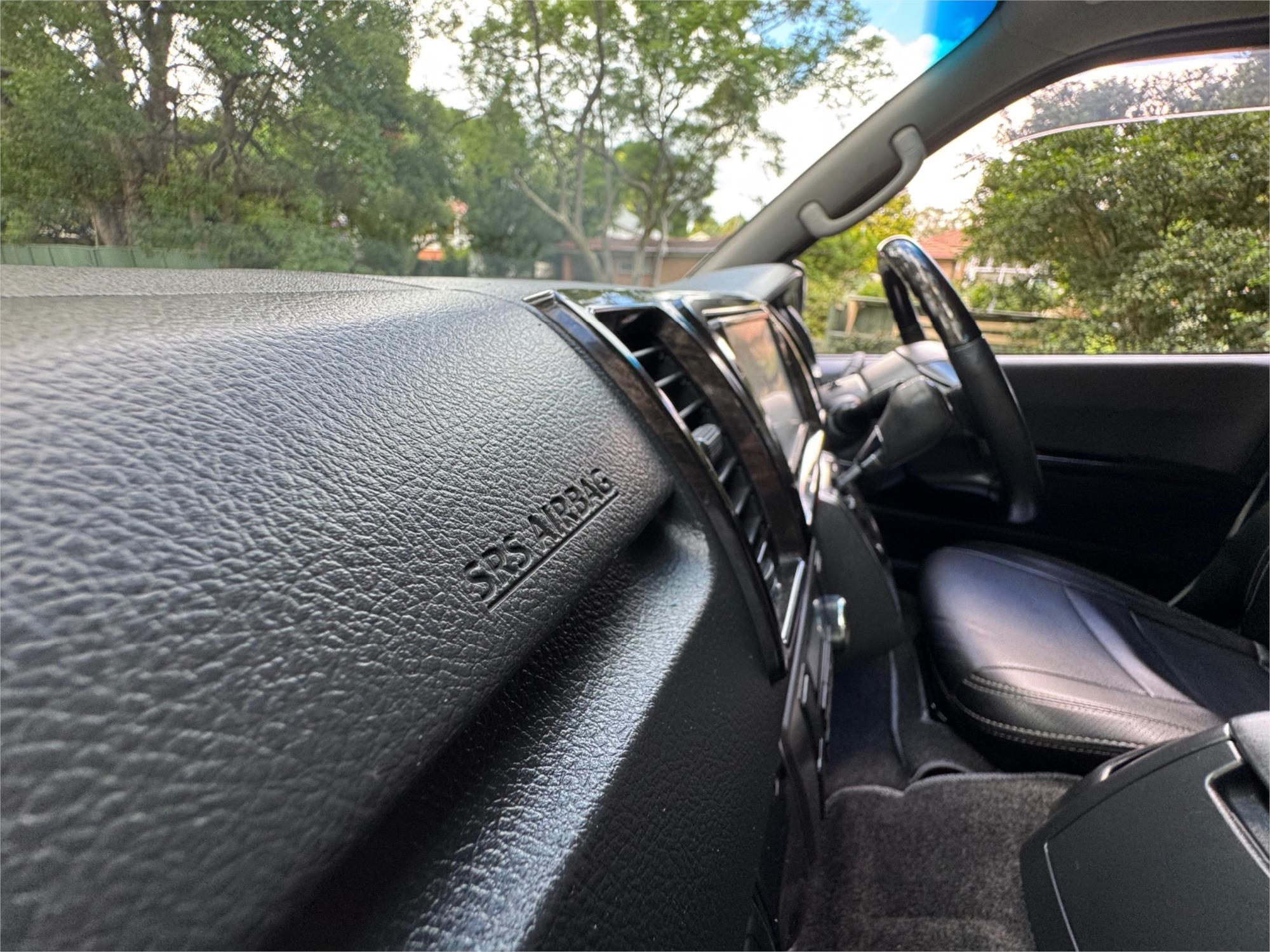 2015 TOYOTA HIACE TRH200 6 SP AUTOMATIC VAN