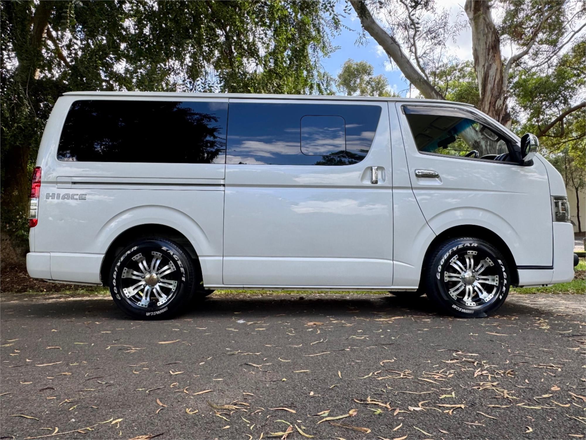 2015 TOYOTA HIACE TRH200 6 SP AUTOMATIC VAN
