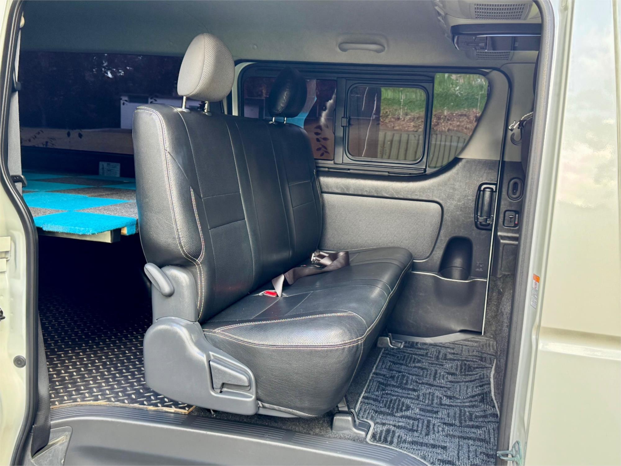 2015 TOYOTA HIACE TRH200 6 SP AUTOMATIC VAN