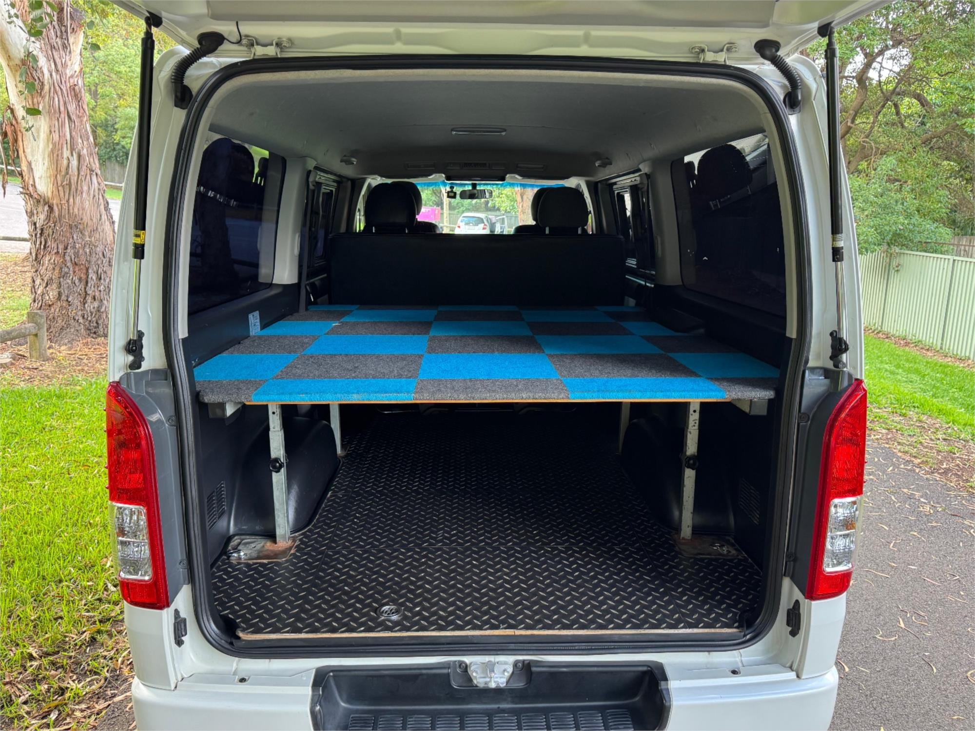 2015 TOYOTA HIACE TRH200 6 SP AUTOMATIC VAN