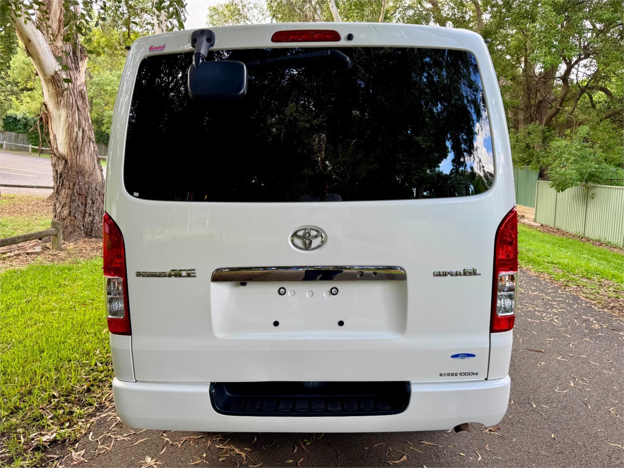 2015 TOYOTA HIACE TRH200 6 SP AUTOMATIC VAN