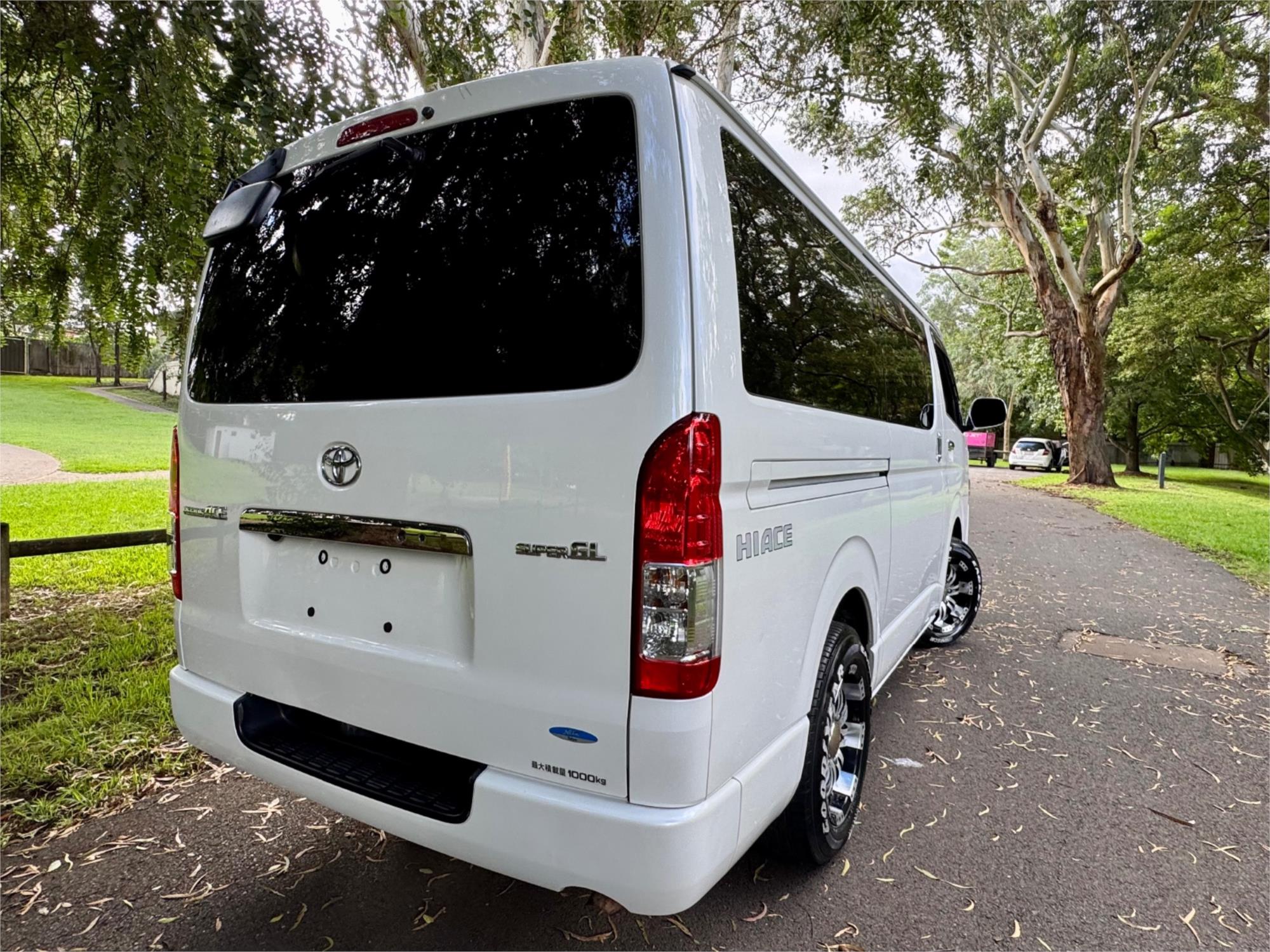 2015 TOYOTA HIACE TRH200 6 SP AUTOMATIC VAN