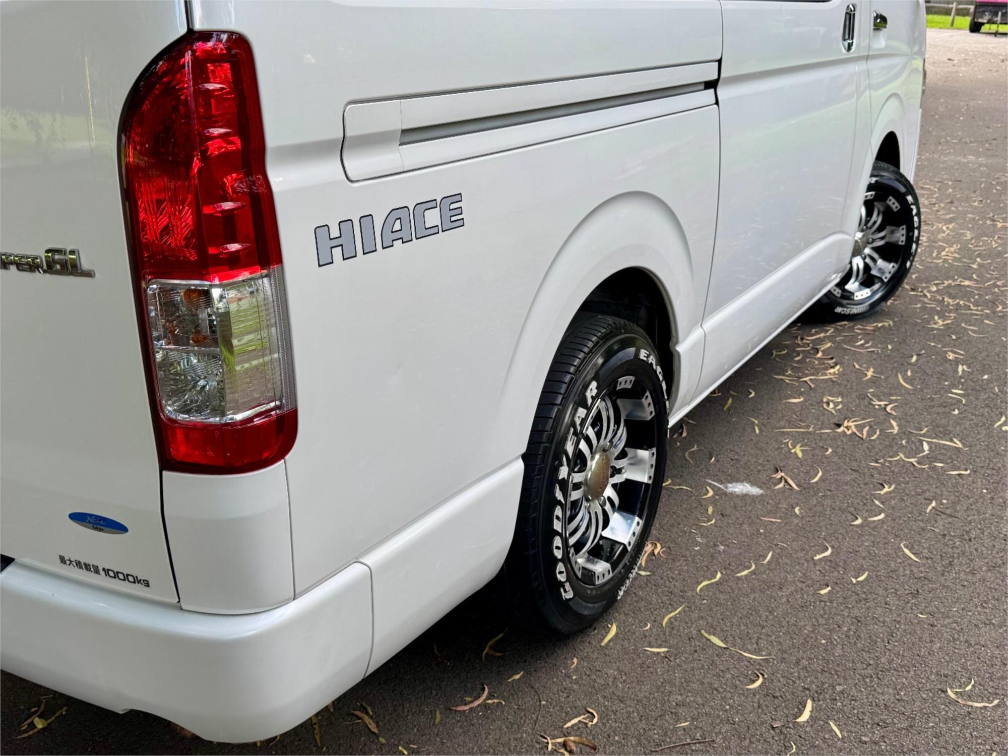 2015 TOYOTA HIACE TRH200 6 SP AUTOMATIC VAN