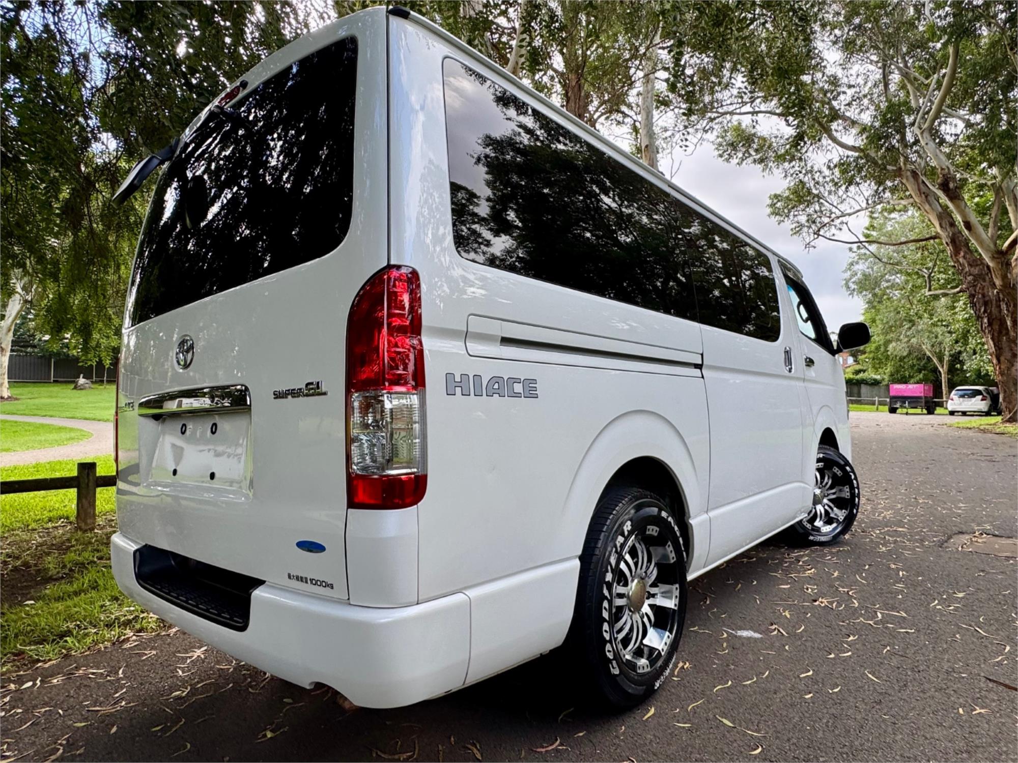 2015 TOYOTA HIACE TRH200 6 SP AUTOMATIC VAN