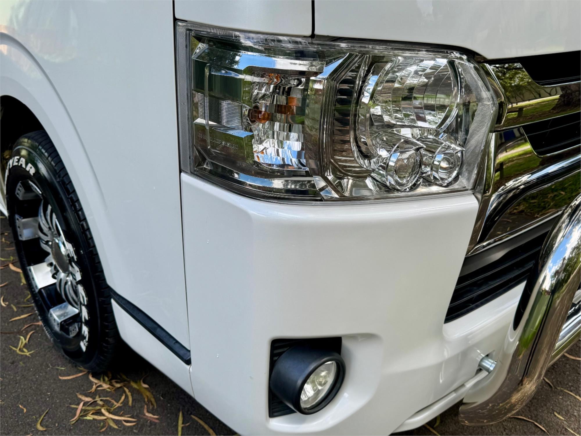 2015 TOYOTA HIACE TRH200 6 SP AUTOMATIC VAN